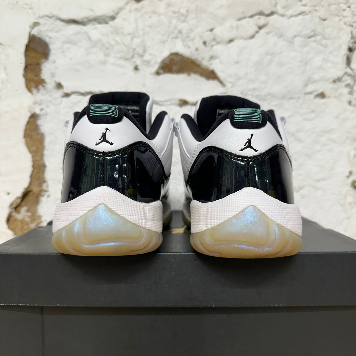 Air Jordan 11 Low Iridescent Sz 8