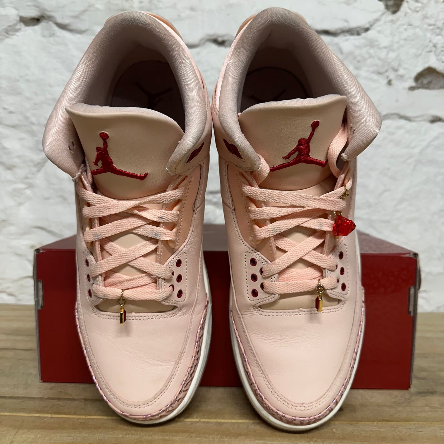 Air Jordan 3 Valentines Day Sz 10.5 (12W)