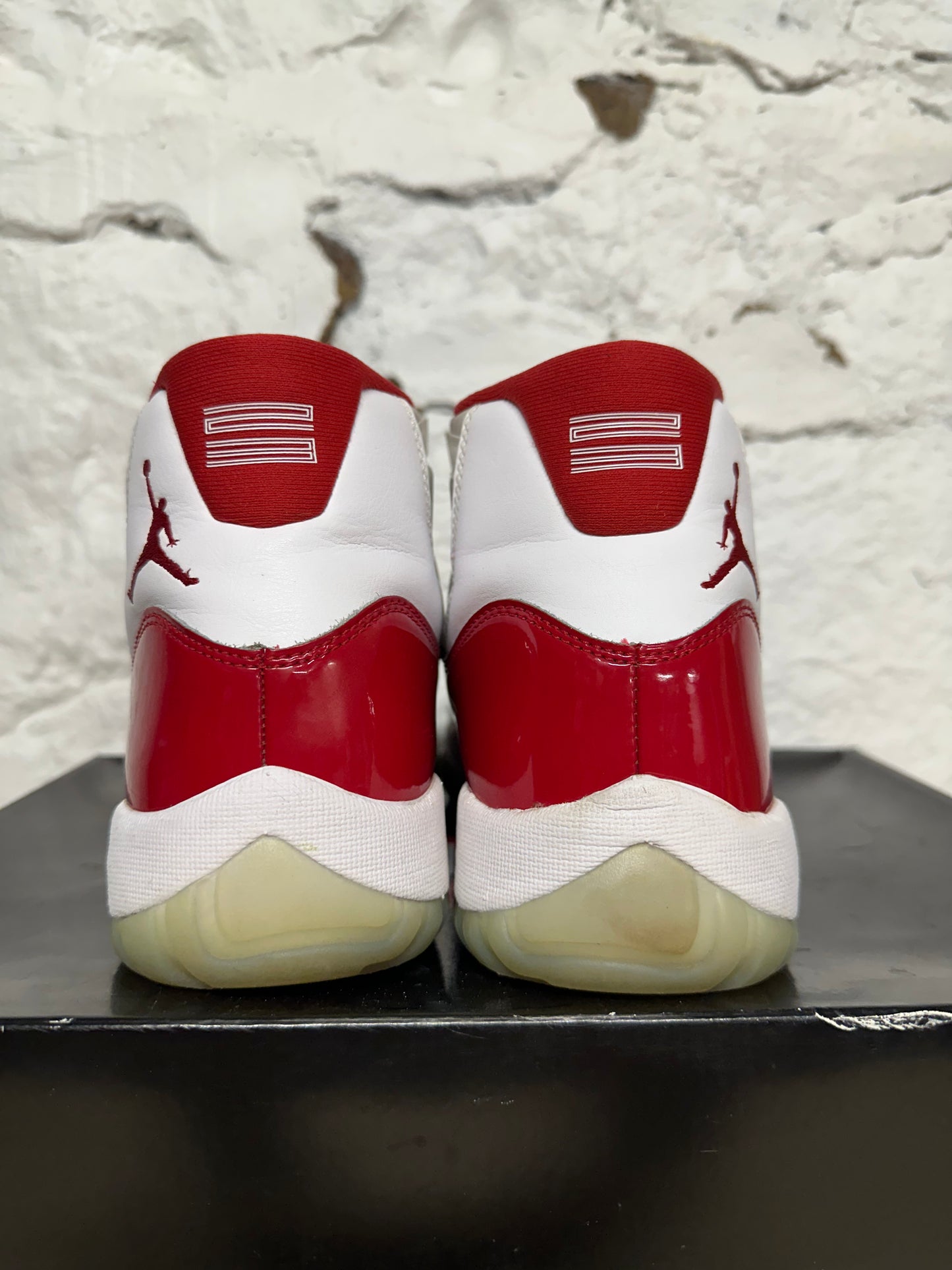 Air Jordan 11 High Cherry Sz 9.5