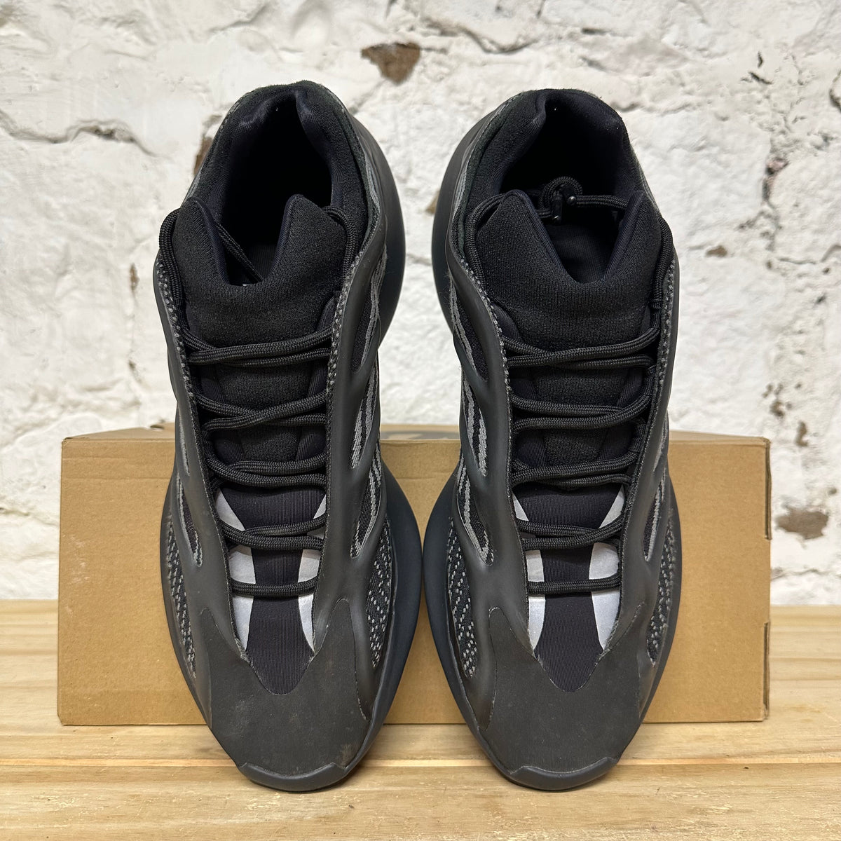 Yeezy 700 V3 Dark Glow Sz 12