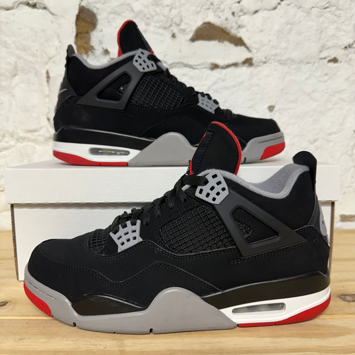 Air Jordan 4 Bred (2019) Sz 9