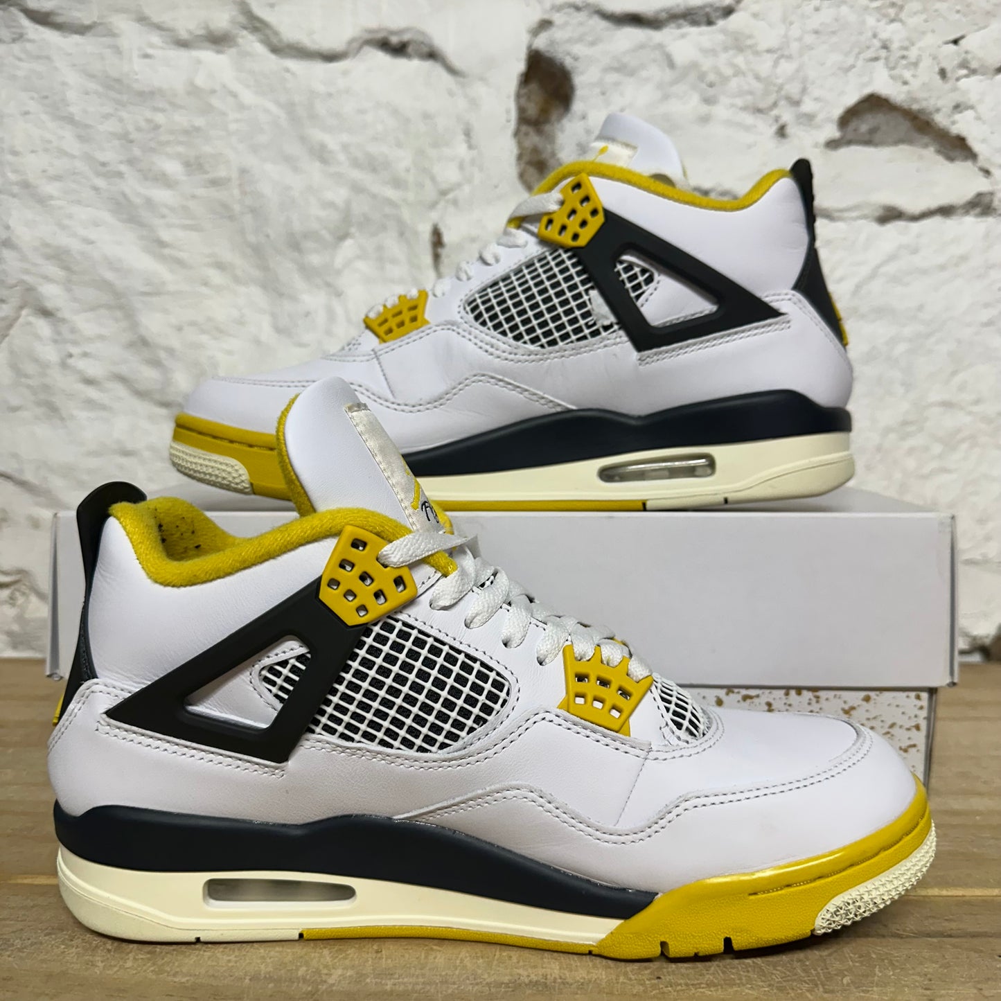 Air Jordan 4 Vivid Sulfer Sz 8.5 (10W)