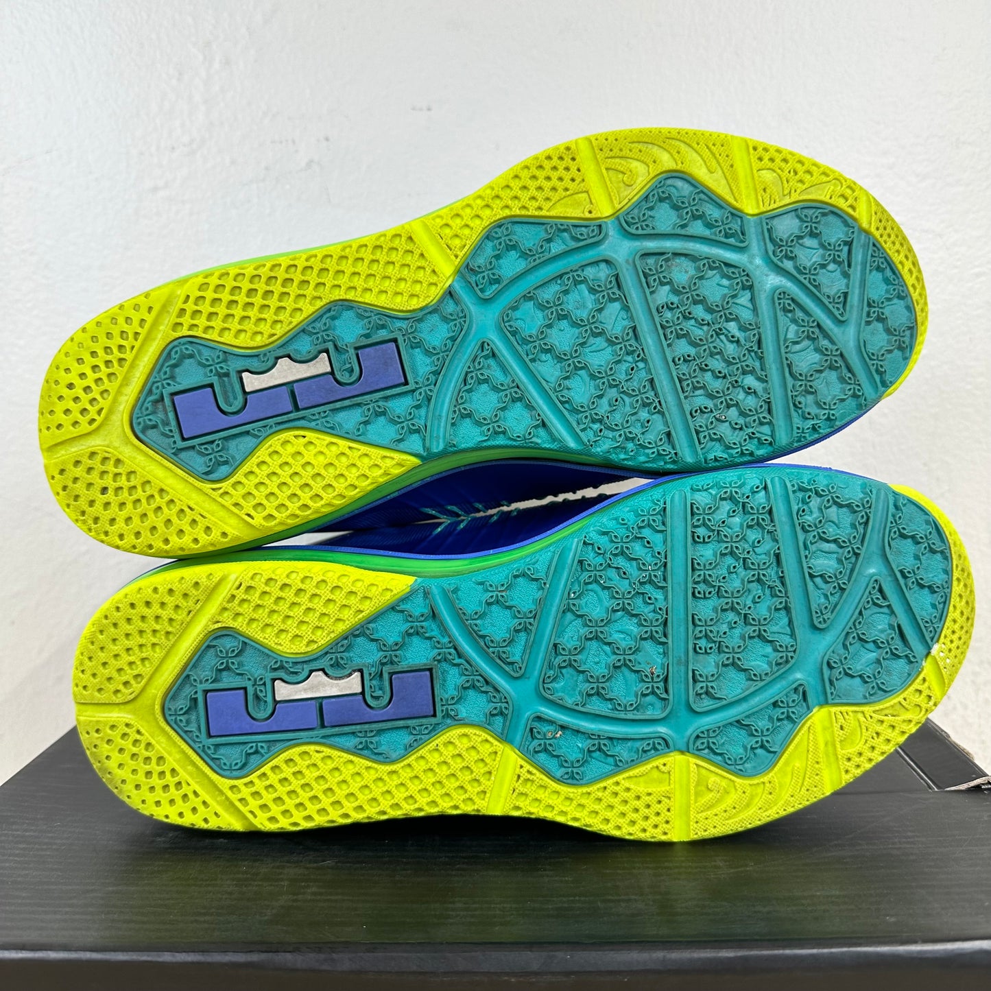 Nike Air Max LeBron 10 Low Sprite Sz 9