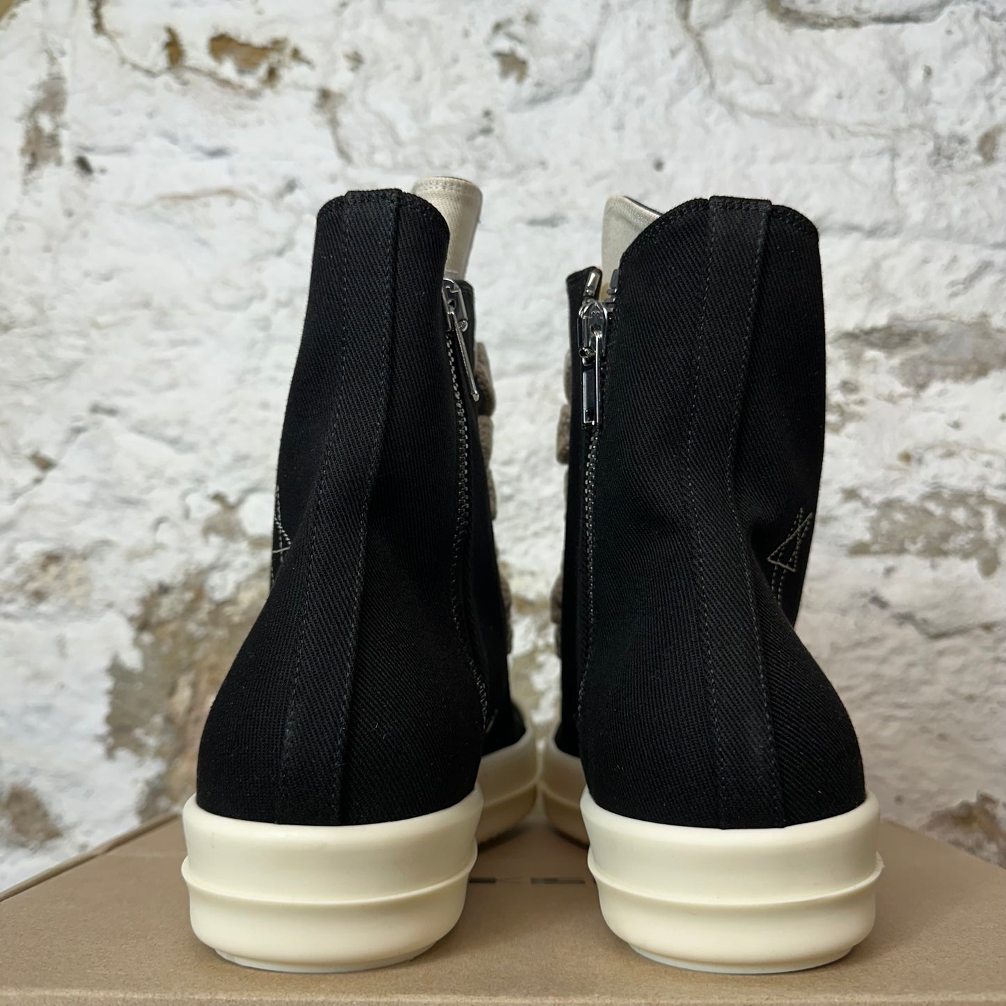 Rick Owens Jumbo Lace Pentastich Black Milk Sneaker