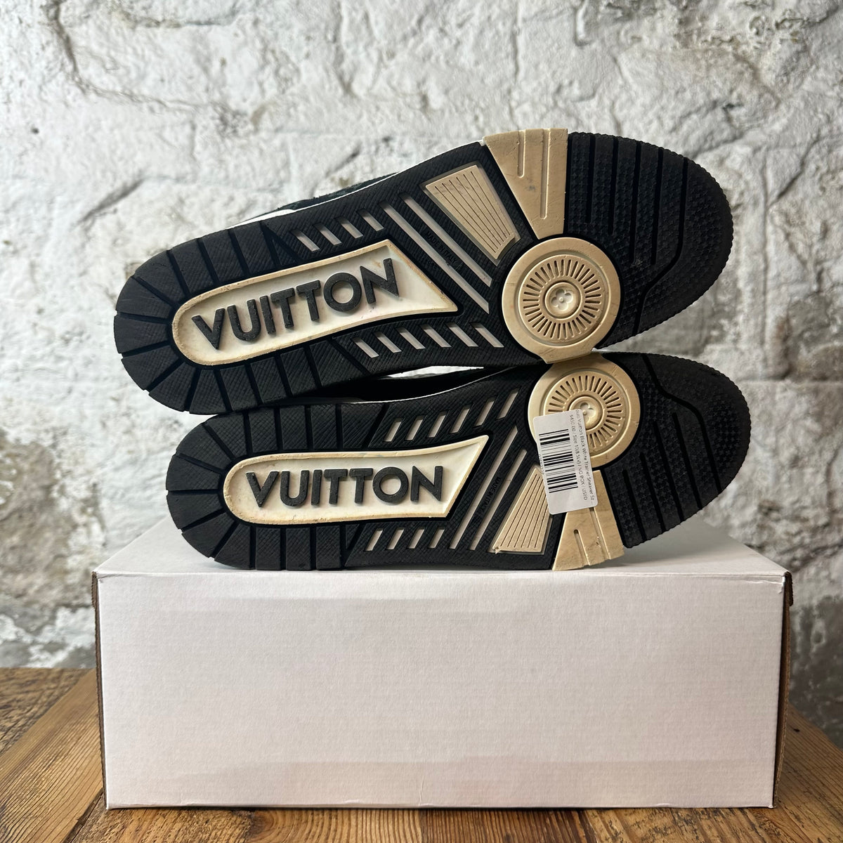 Louis Vuitton Black White Trainer Sneaker Sz 10 (8.5LV)