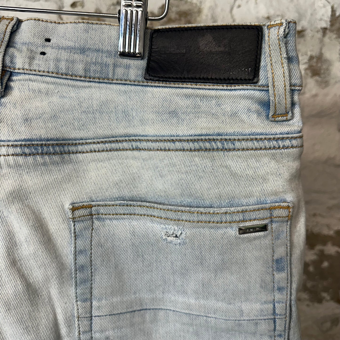 Amiri Knee Rip Lightwash Blue Denim Jeans Sz 31