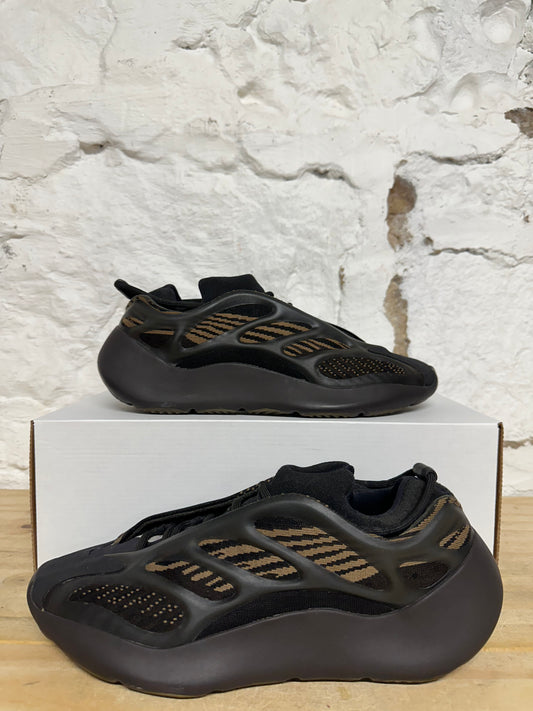 Yeezy 700 V3 Clay Brown Sz 9