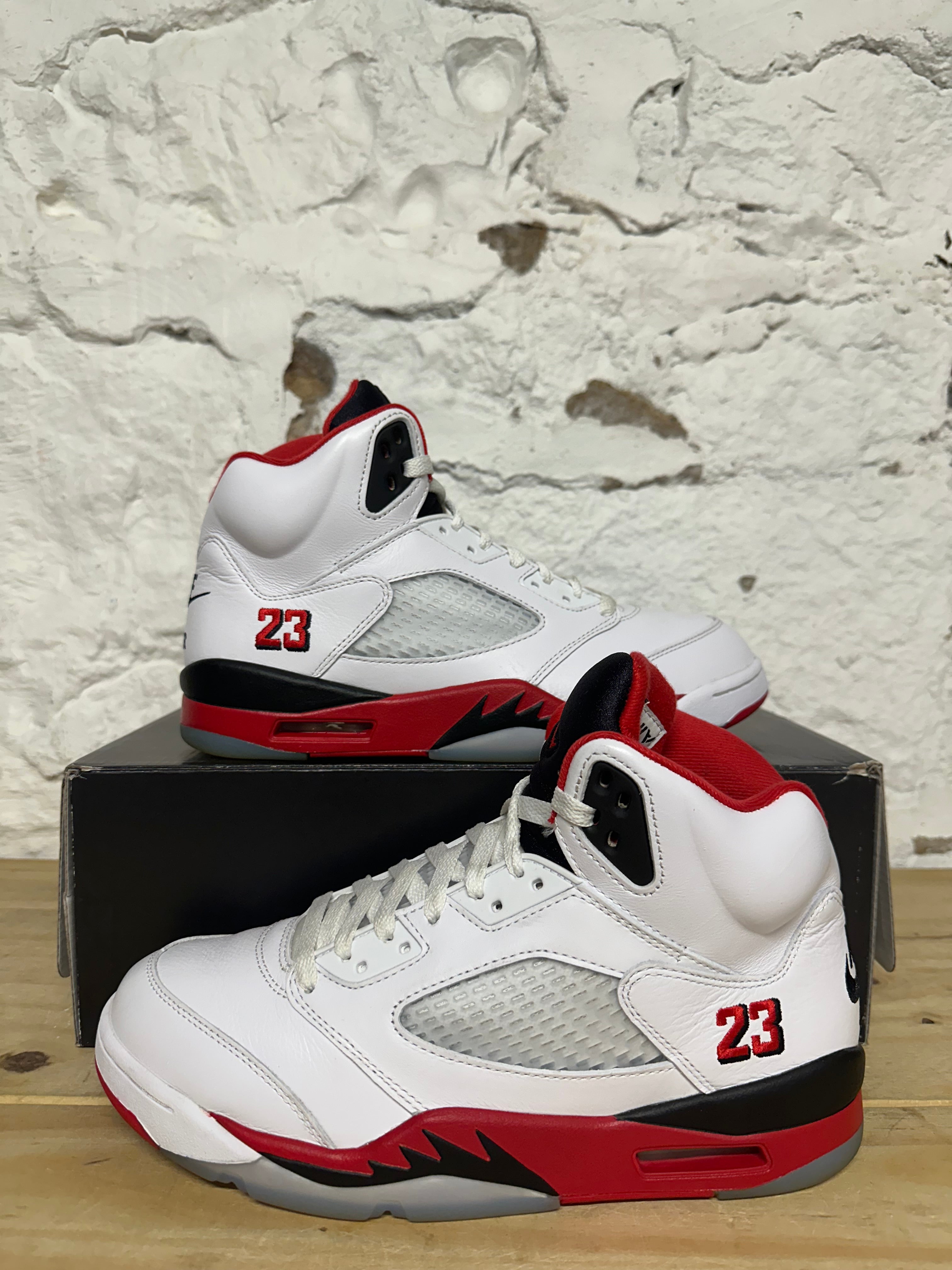Air Jordan 5 Fire Red Black Tongue (2025) Sz 9
