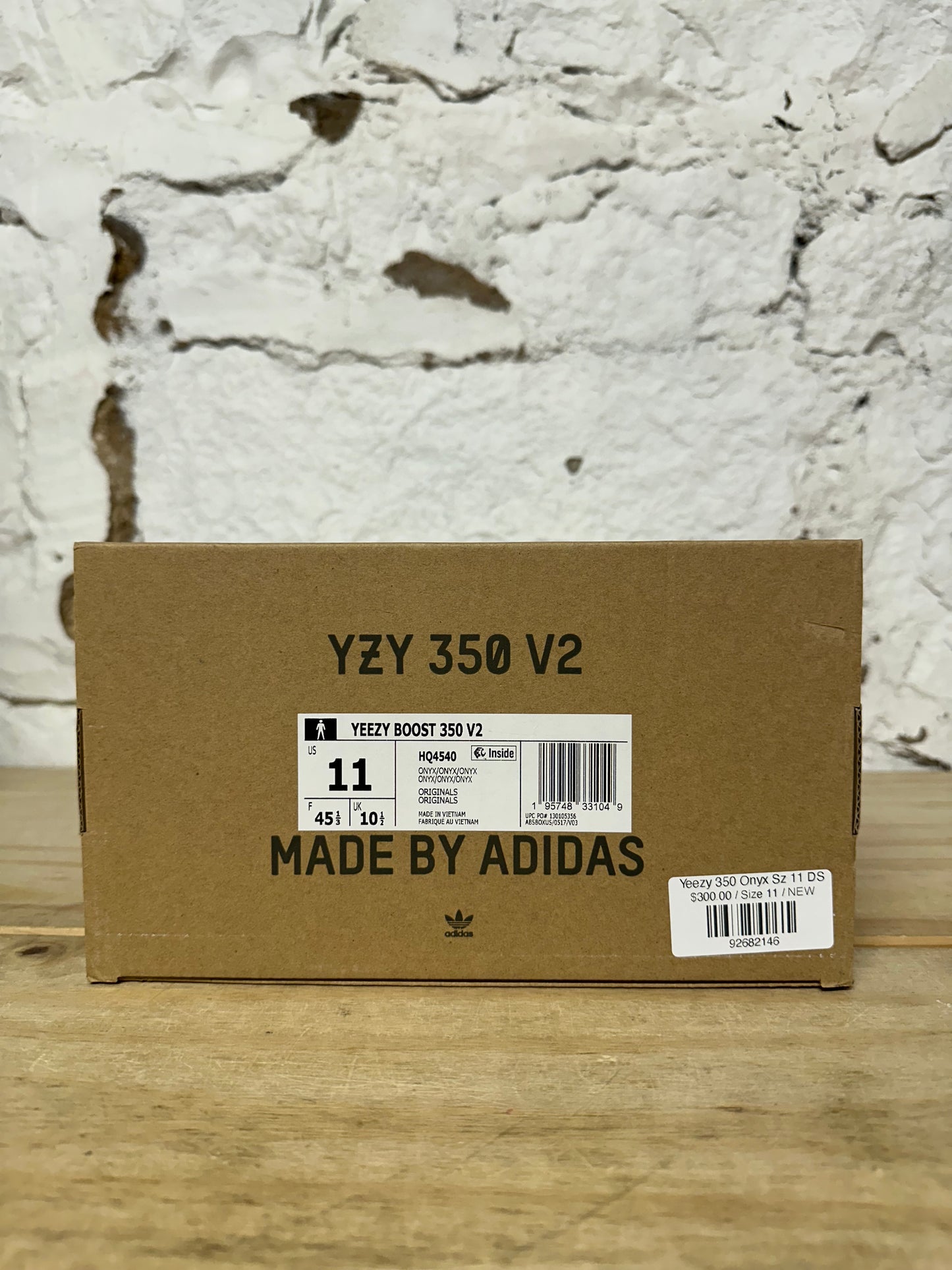 Yeezy 350 Onyx Sz 11 DS