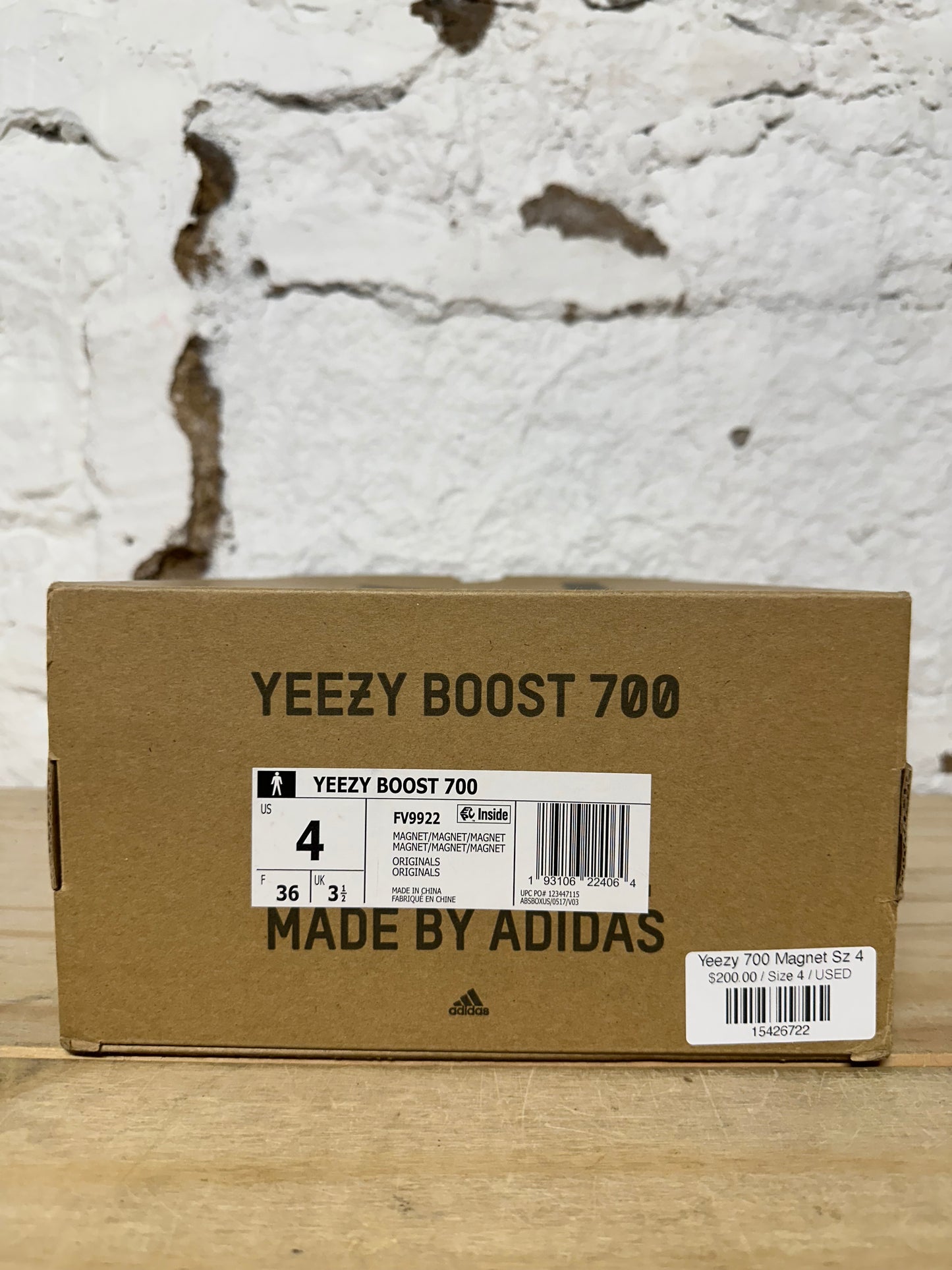 Yeezy 700 Magnet Sz 4