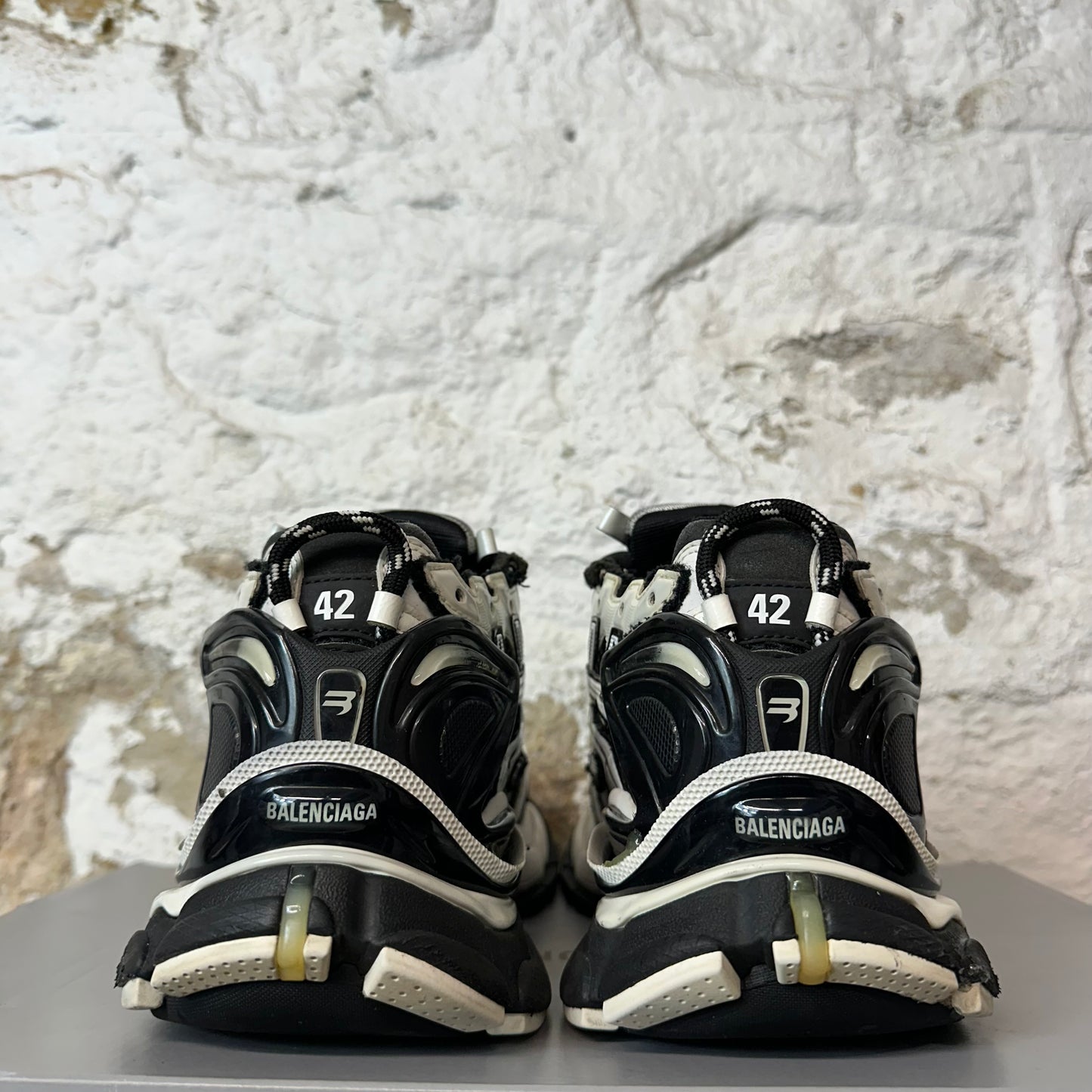 Balenciaga Runner Black White Sneaker Sz 9 (42)