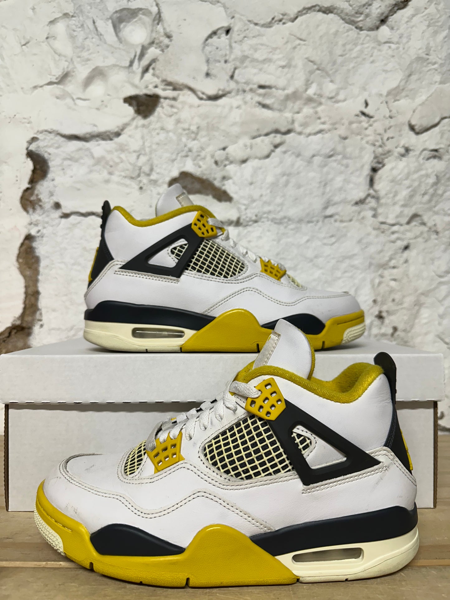 Air Jordan 4 Vivid Sulfur Sz 5.5 (7W)