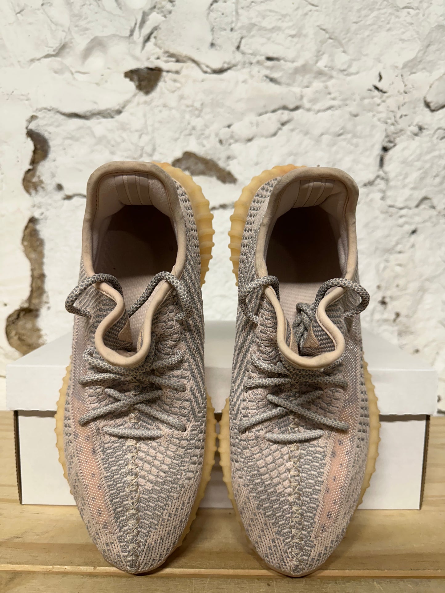 Yeezy 350  V2Synth Sz 7