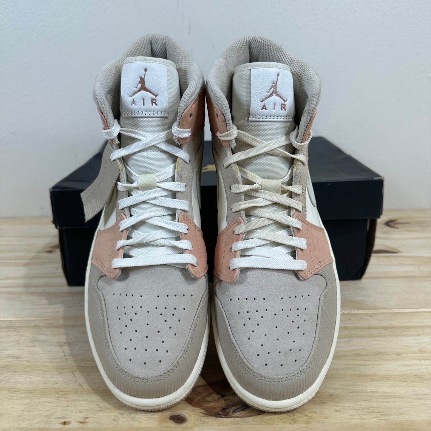 Air Jordan 1 Mid Milan Sz 9.5