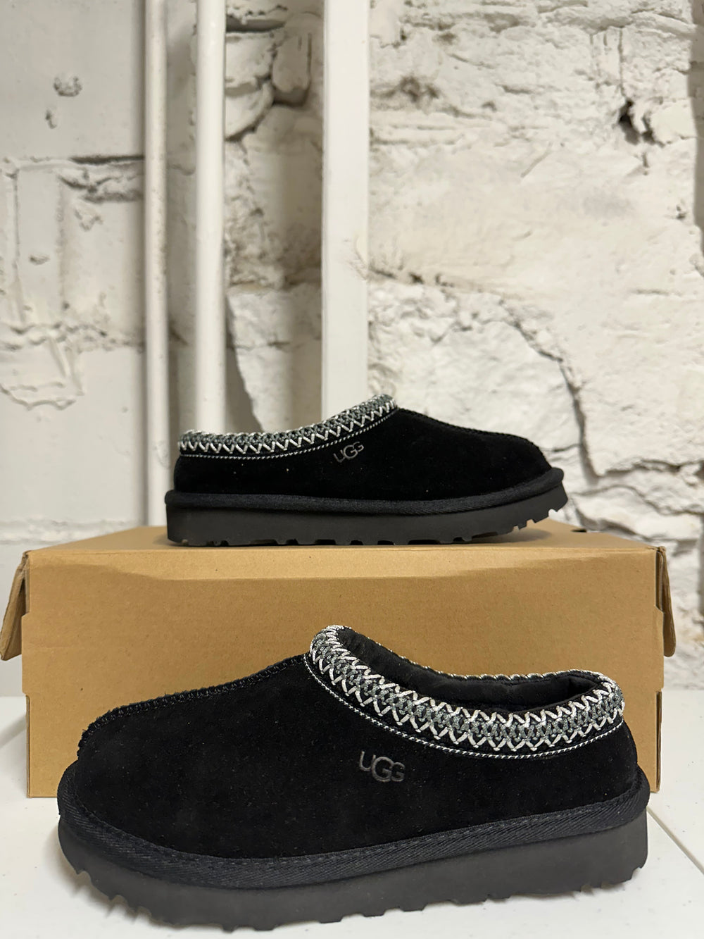 Ugg Tasman Slipper Black Sz 3.5 (5W) DS