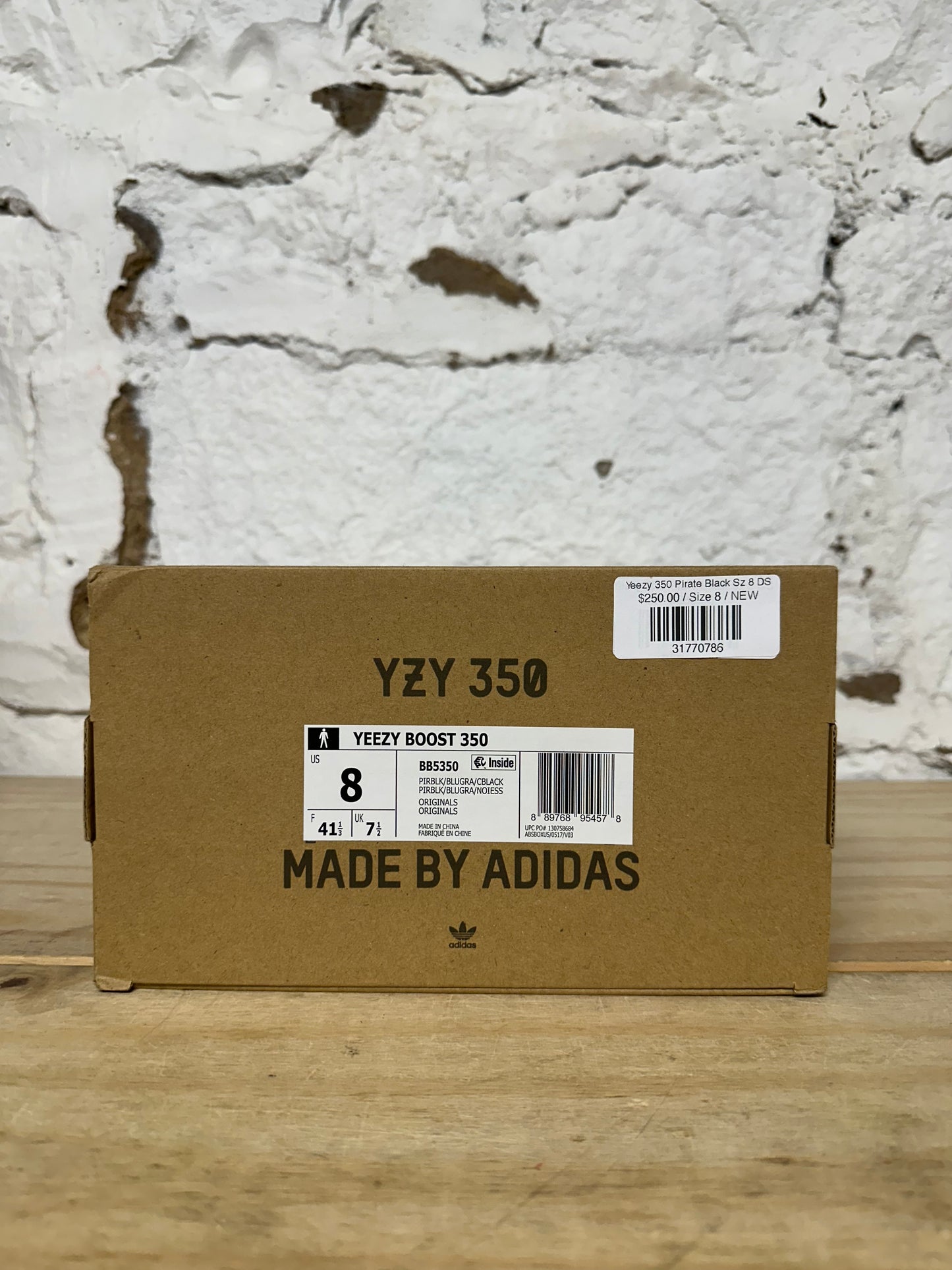 Yeezy 350 Pirate Black Sz 8 DS