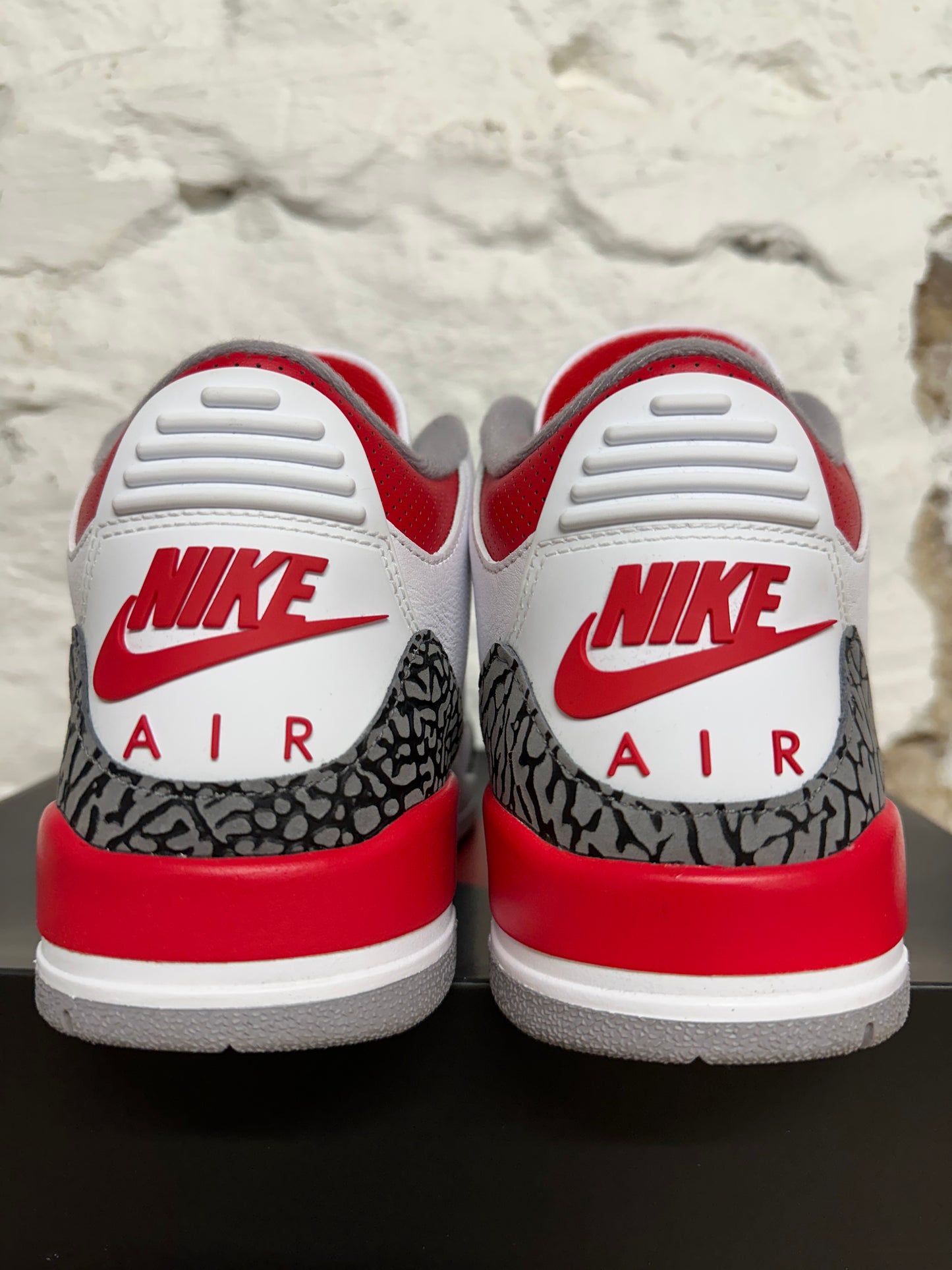 Air Jordan 3 Fire Red sz 10.5