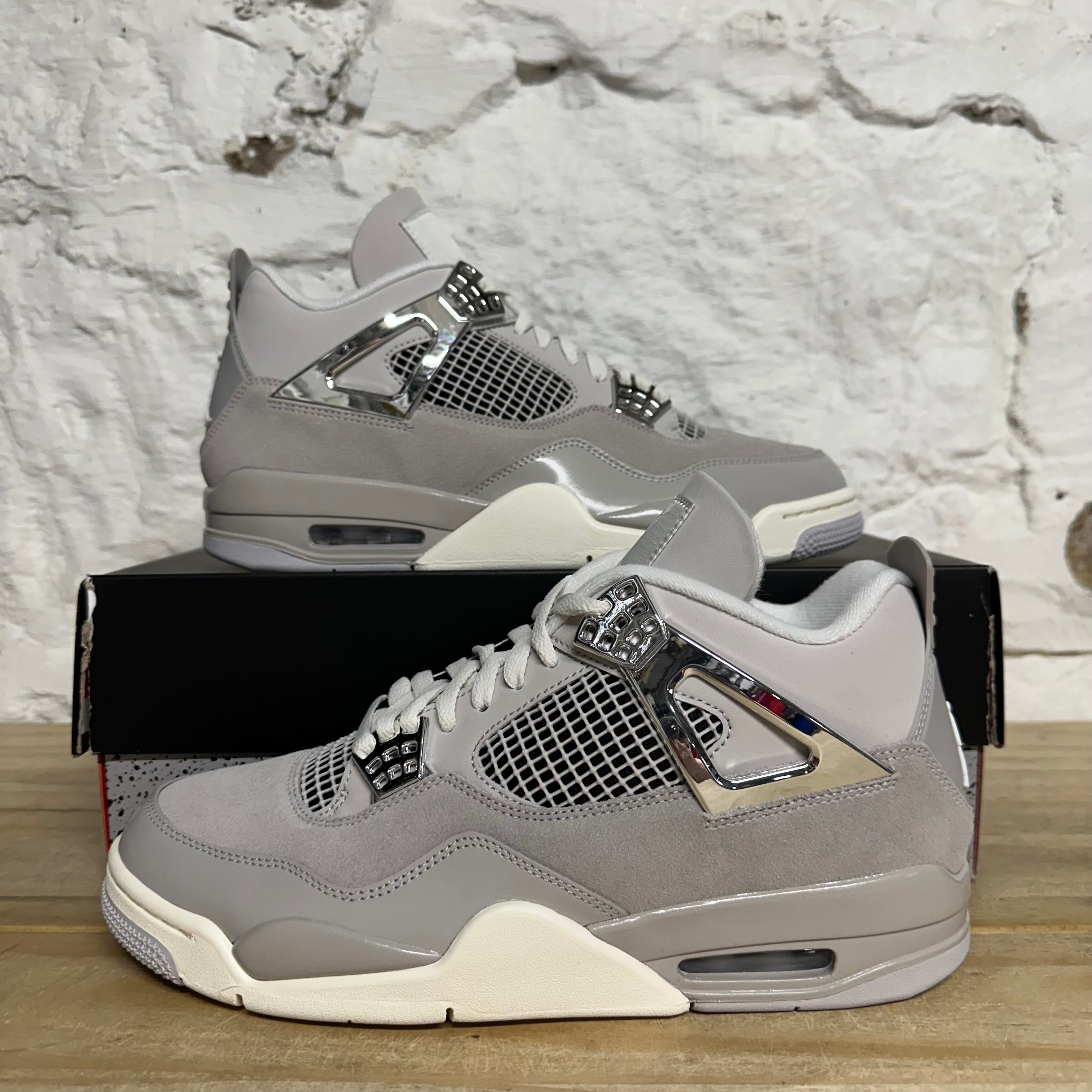 Air Jordan 4 Frozen Moments Sz 10.5 (12W) DS