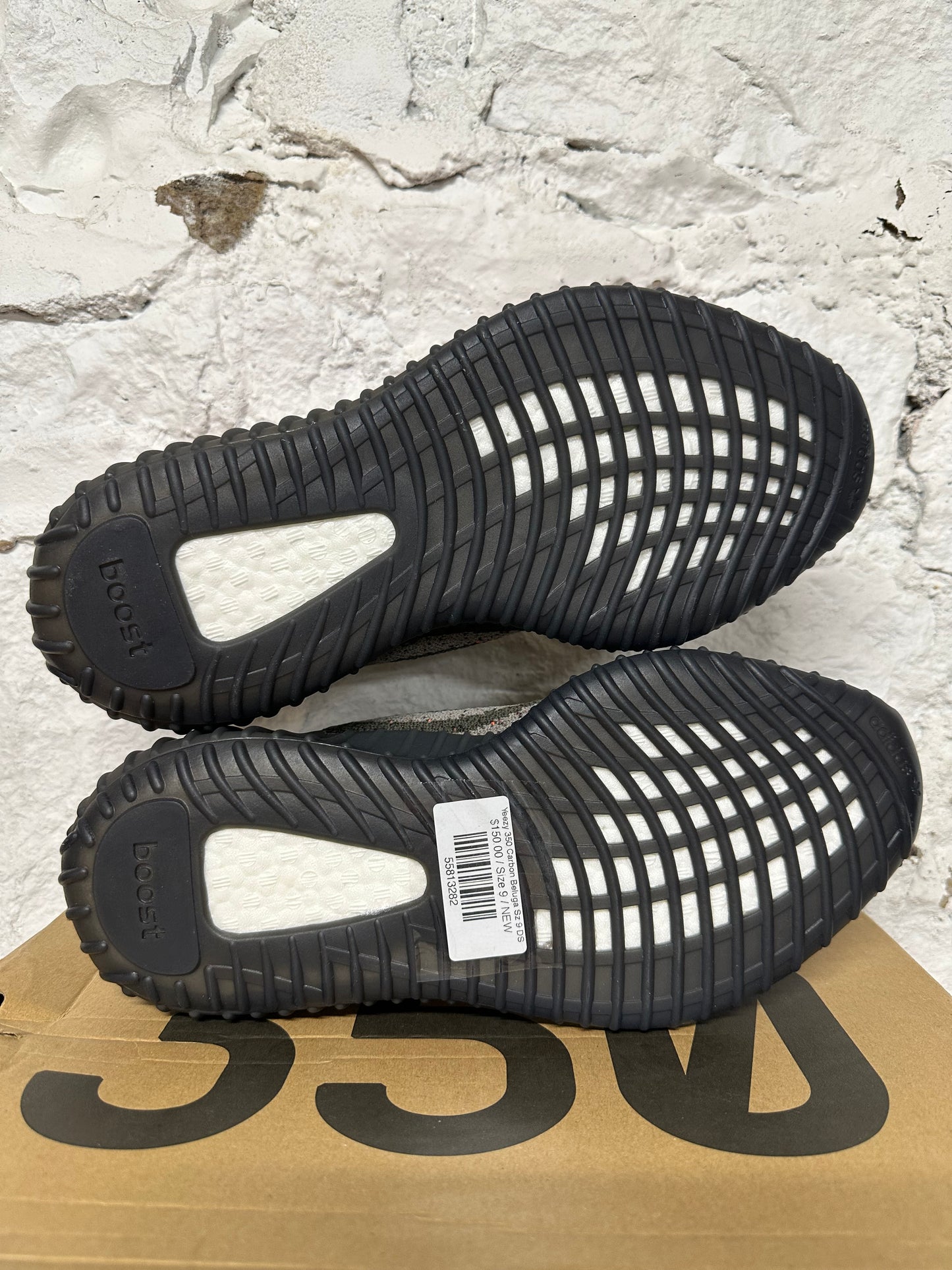Yeezy 350 V2 Carbon Beluga Sz 9 DS