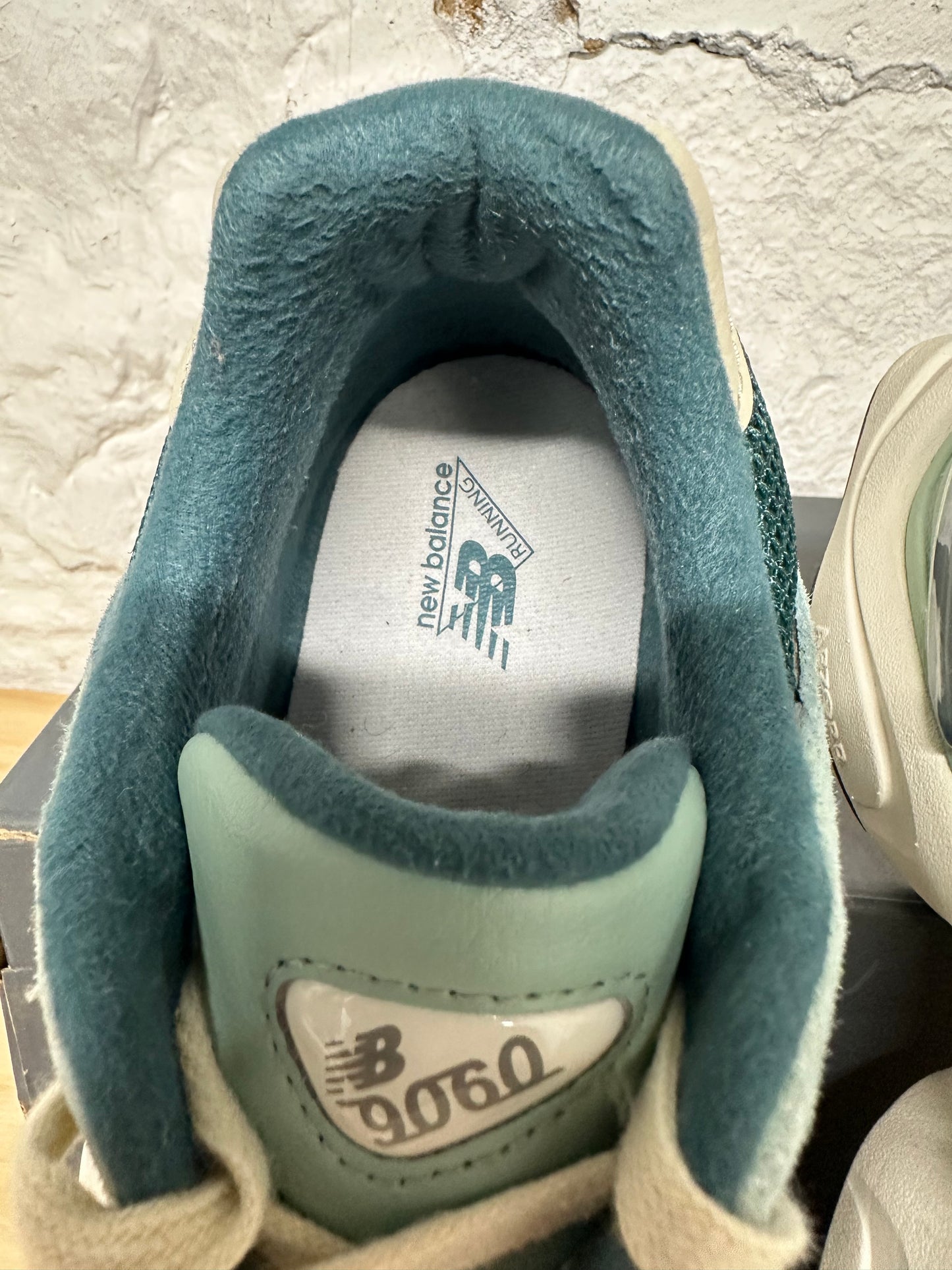 New Balance 9060 Green Sz 10