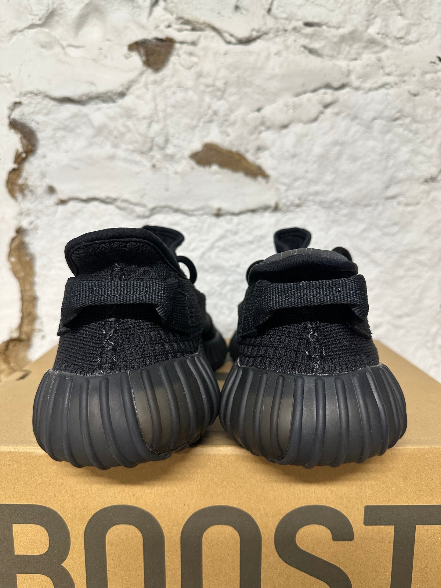 Yeezy 350 Onyx Sz 9 DS