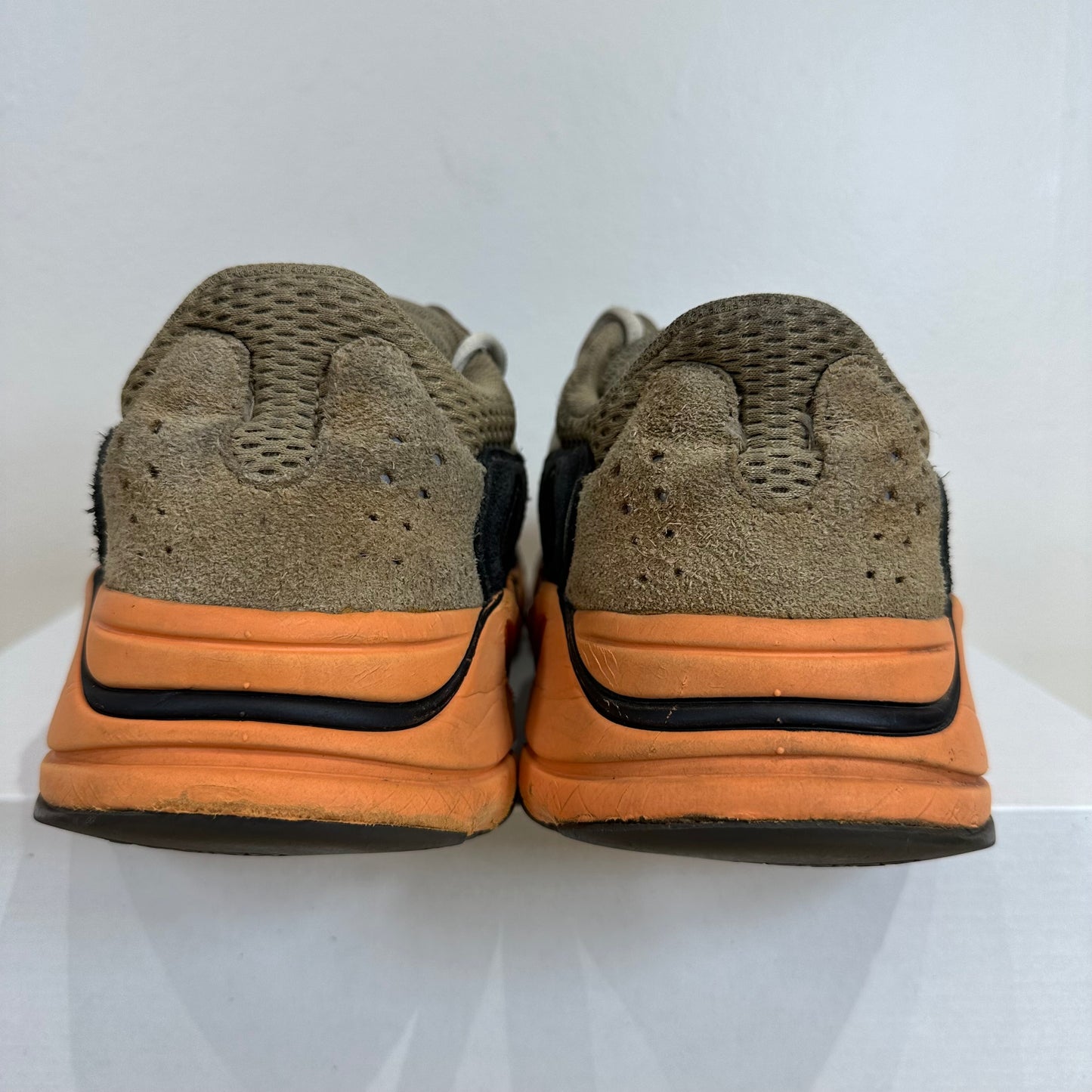 Yeezy 700 Enflame Amber Sz 9.5