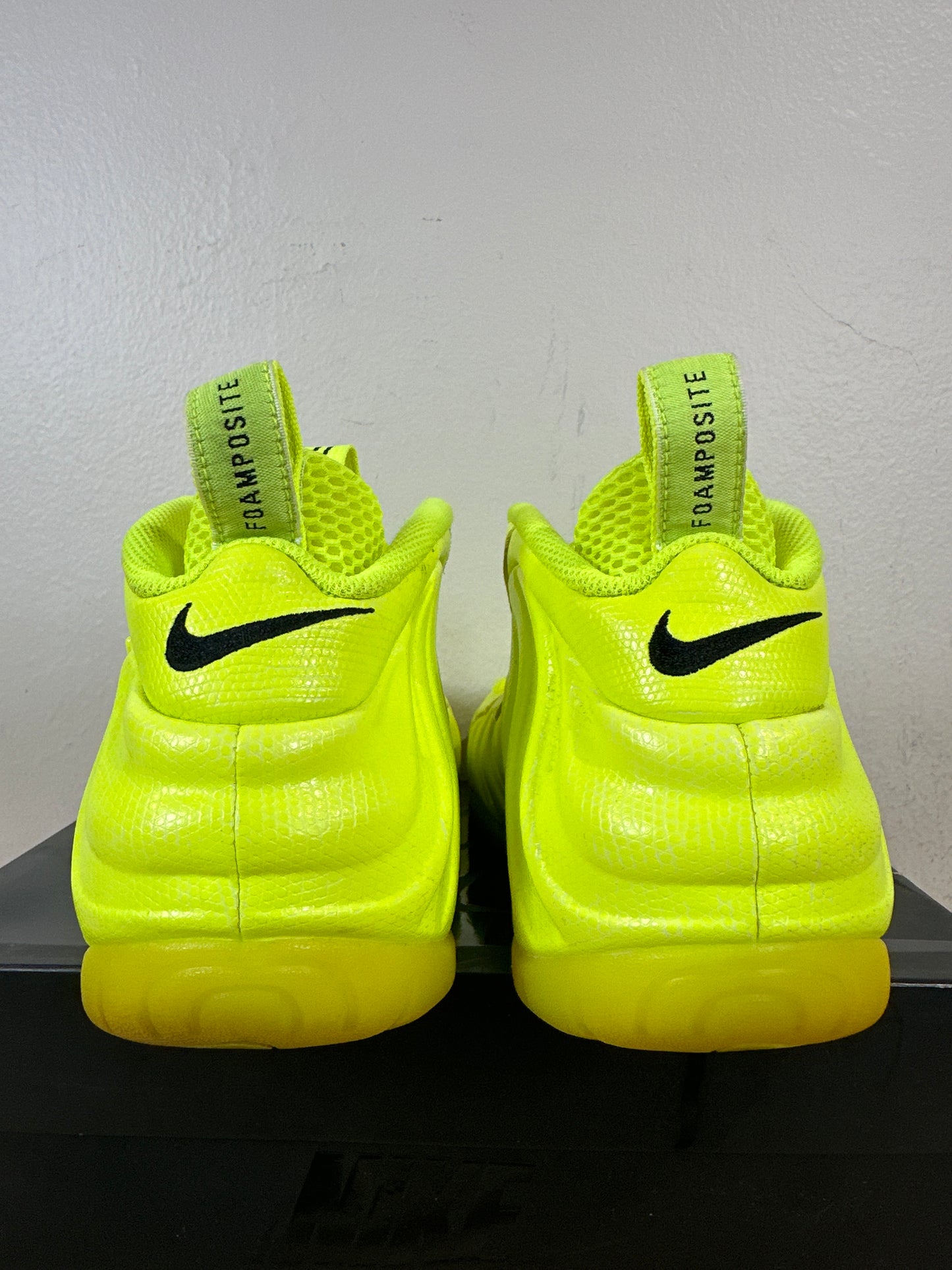 Nike Air Foamposite Pro Volt (2021) Sz 8.5