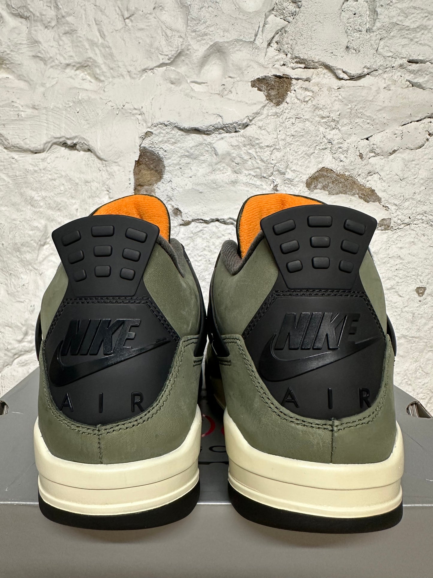Air Jordan 4 Undefeated Sz 11