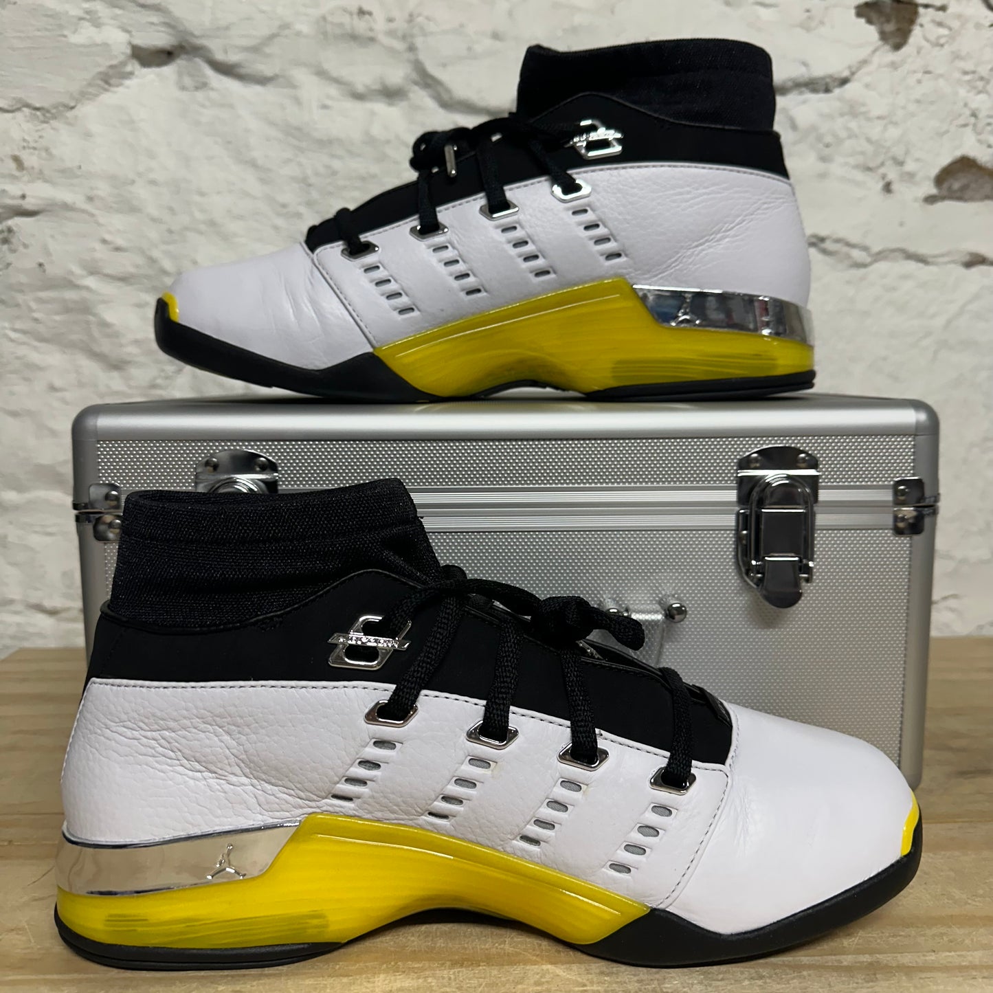 Air Jordan 17 Low Lightning Sz 10