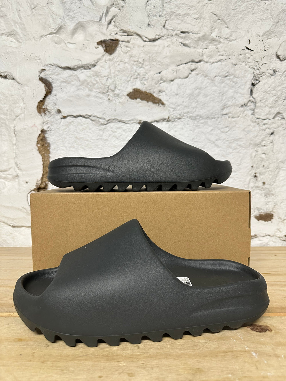 Yeezy Slide Dark Onyx Sz 10 DS