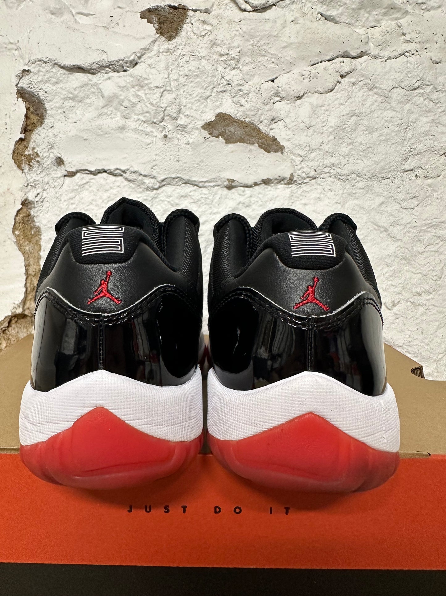 Air Jordan 11 Low Bred Sz 9.5