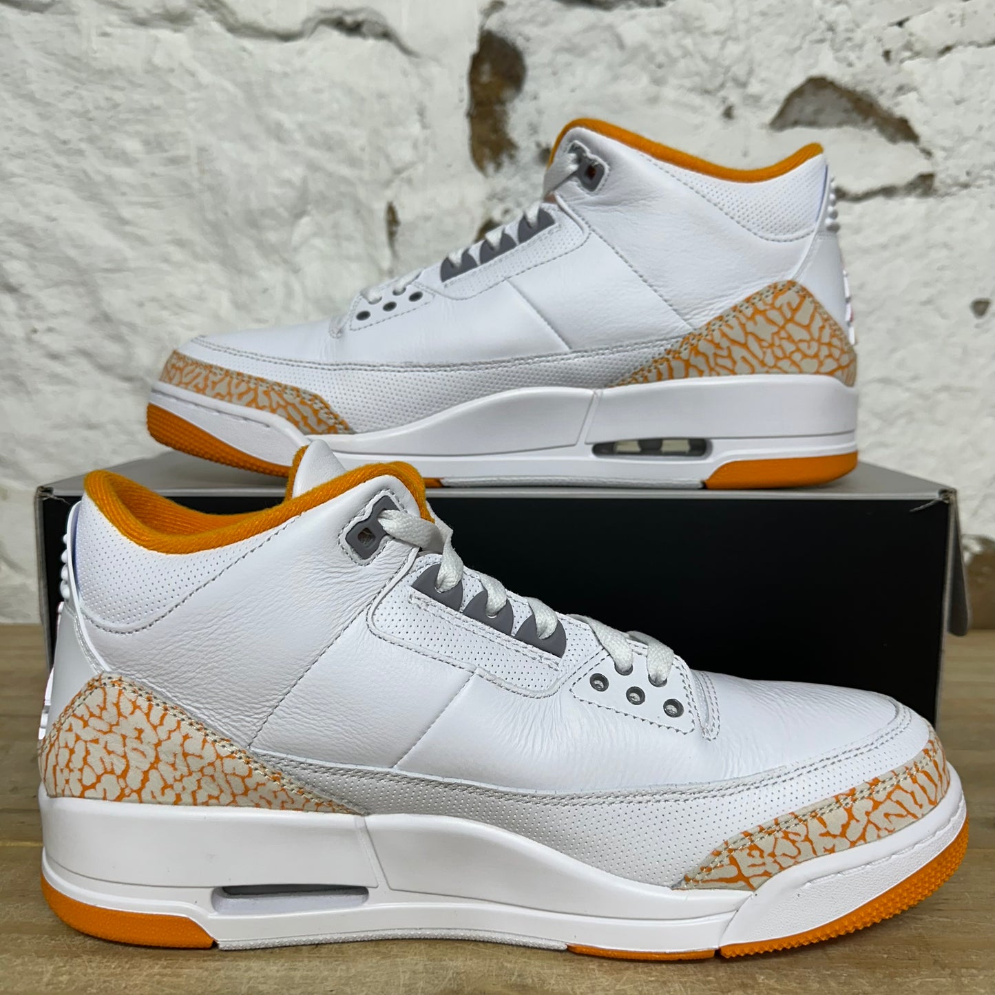 Air Jordan 3 Orange Citrus Sz 10.5 (12W)