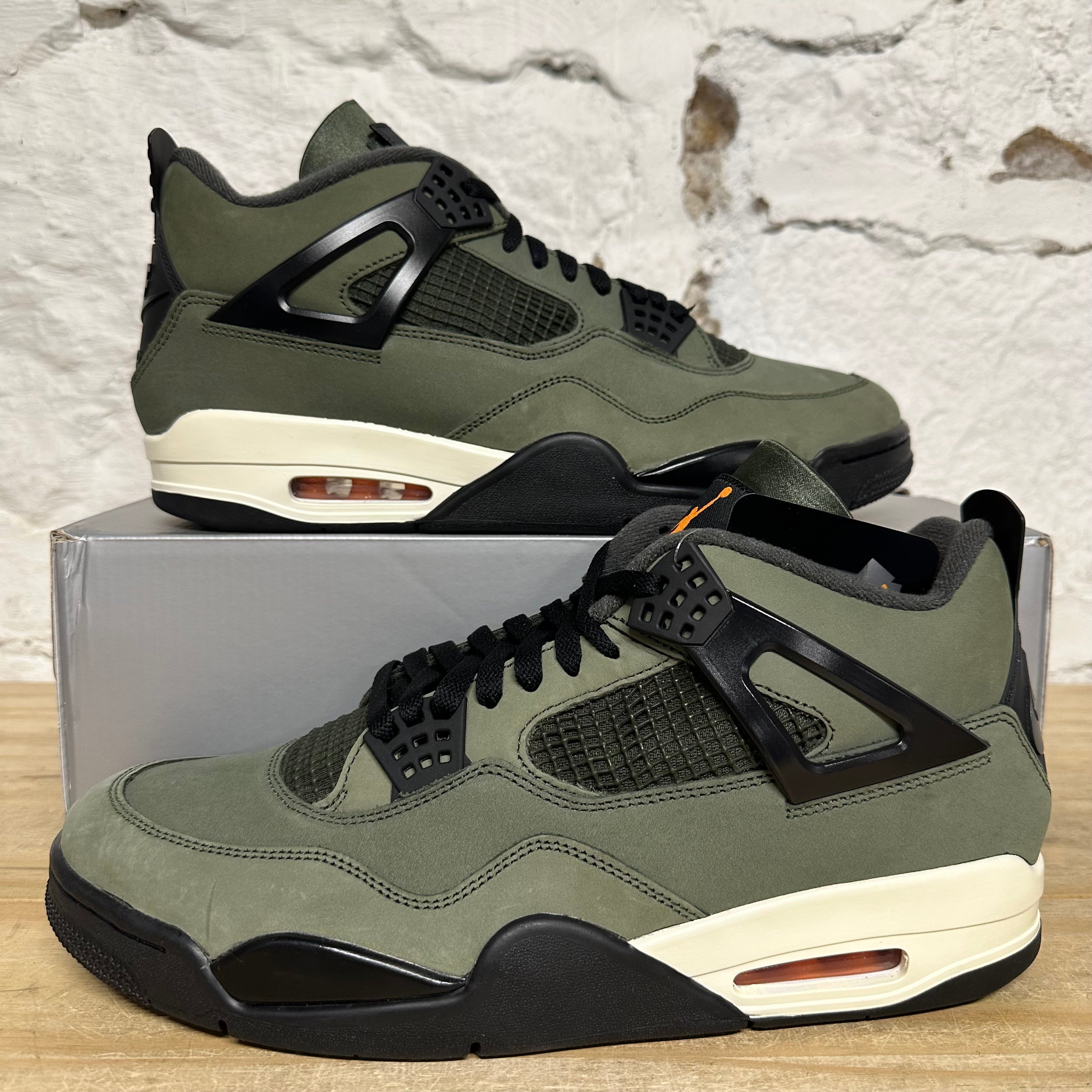 Air Jordan 4 Undefeated Sz 13 DS