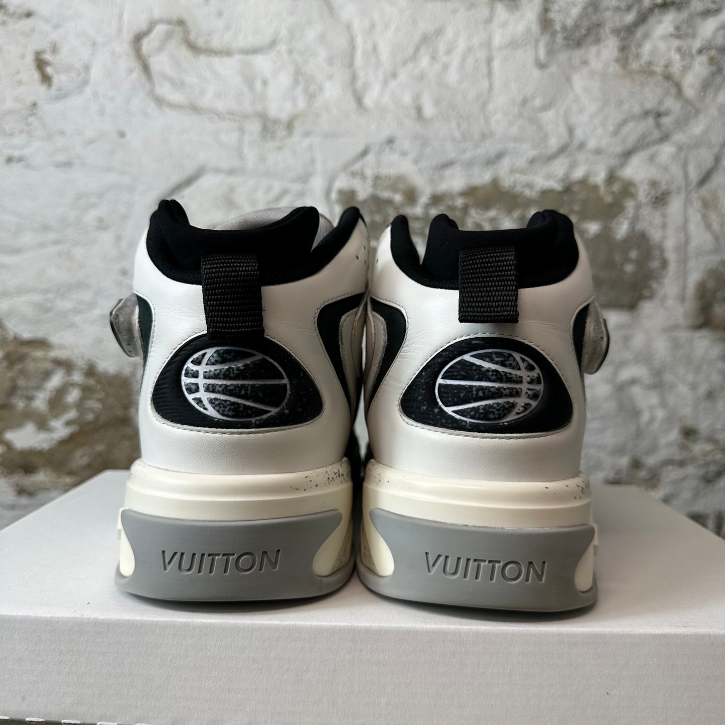 Louis Vuitton Black White Trainer 2 Sneaker Sz 9.5 (8LV)