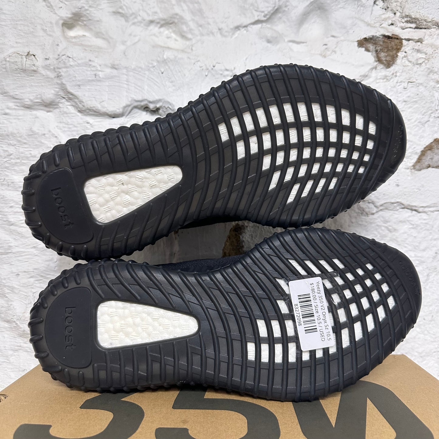 Yeezy 350 V2 Onyx Sz 10.5