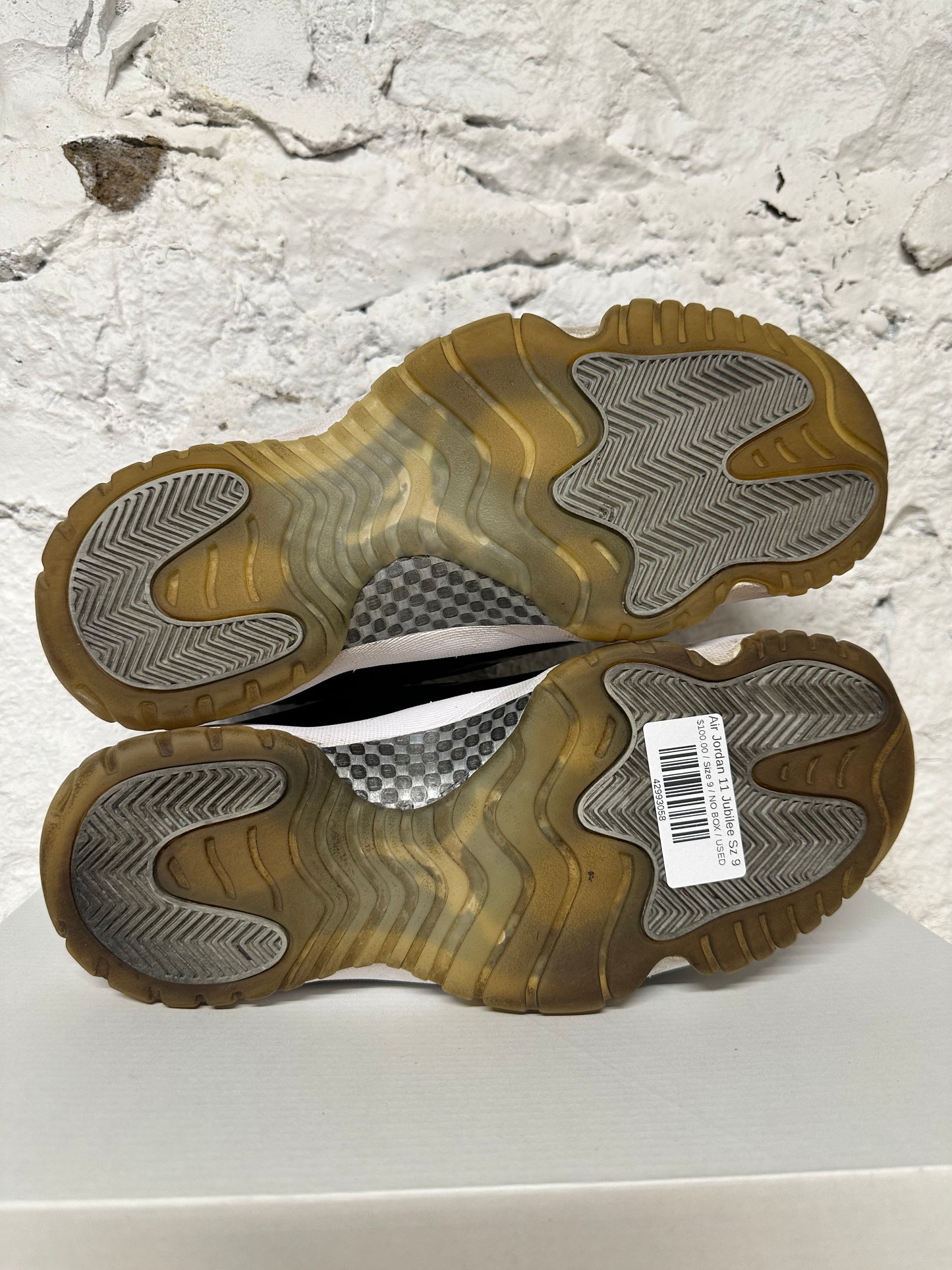 Air Jordan 11 Jubilee Sz 9