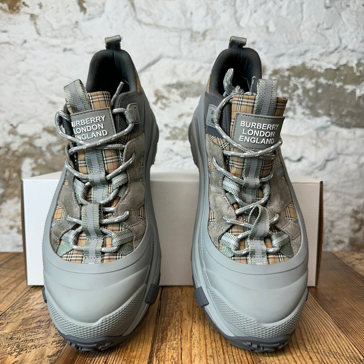 Burberry Arthur Tan Plaid Grey Sneaker Sz 9 (42)