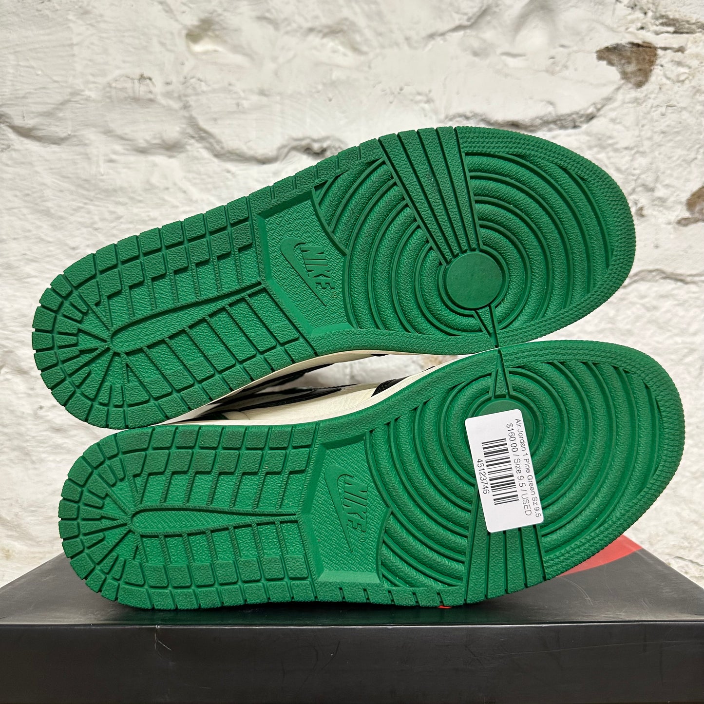 Air Jordan 1 High Pine Green Sz 9.5