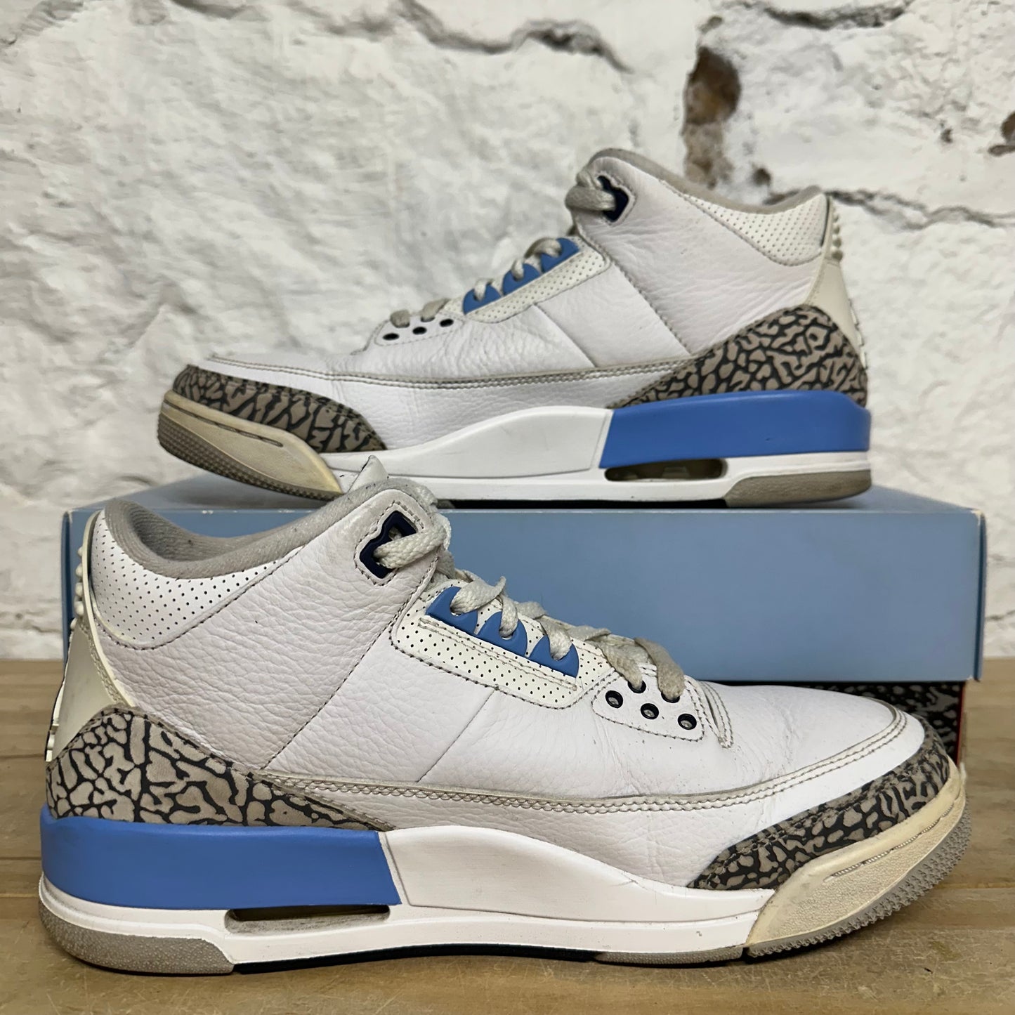 Air Jordan 3 UNC Sz 9.5