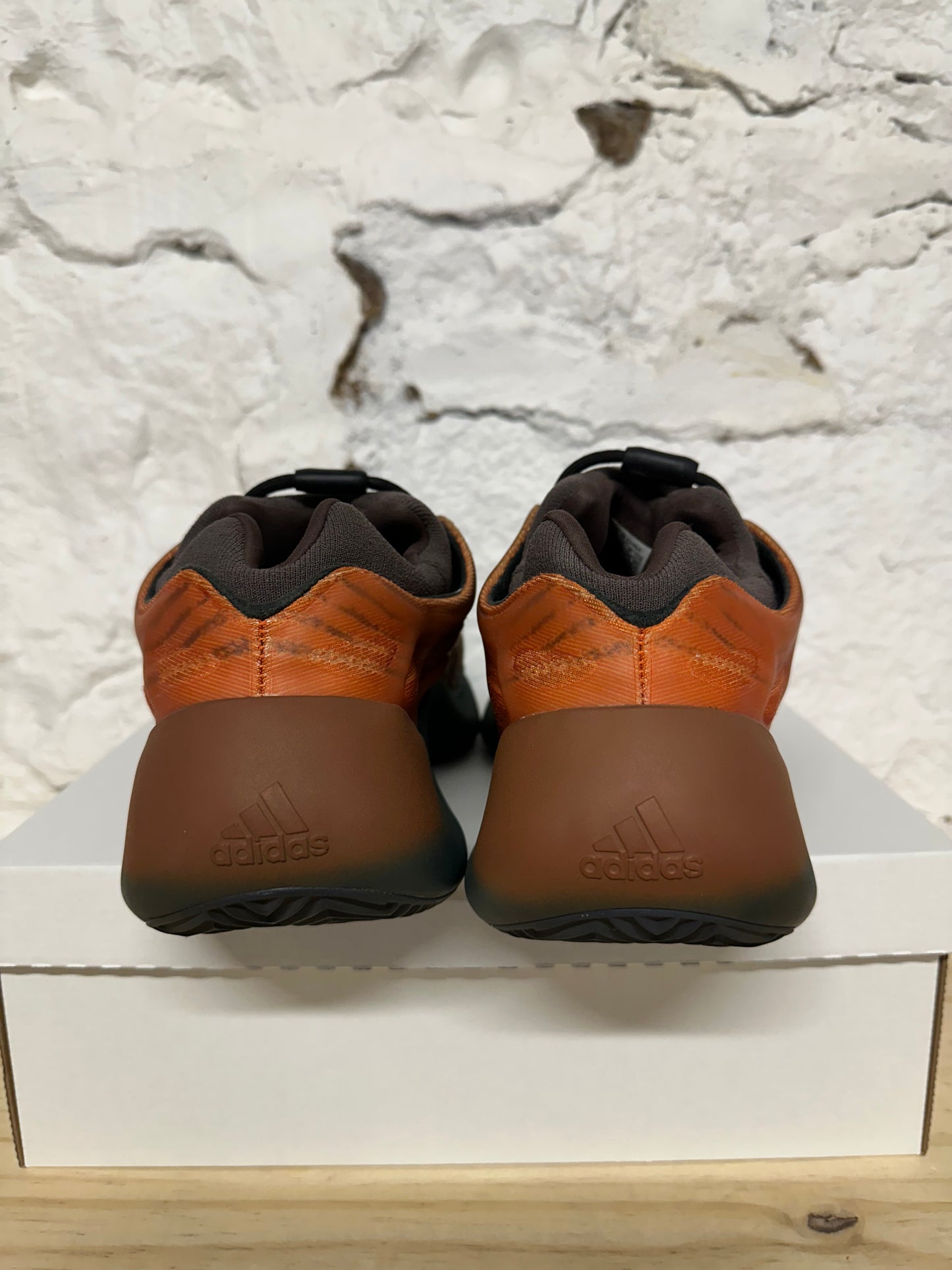Yeezy 700 V3 Copper Fade Sz 14