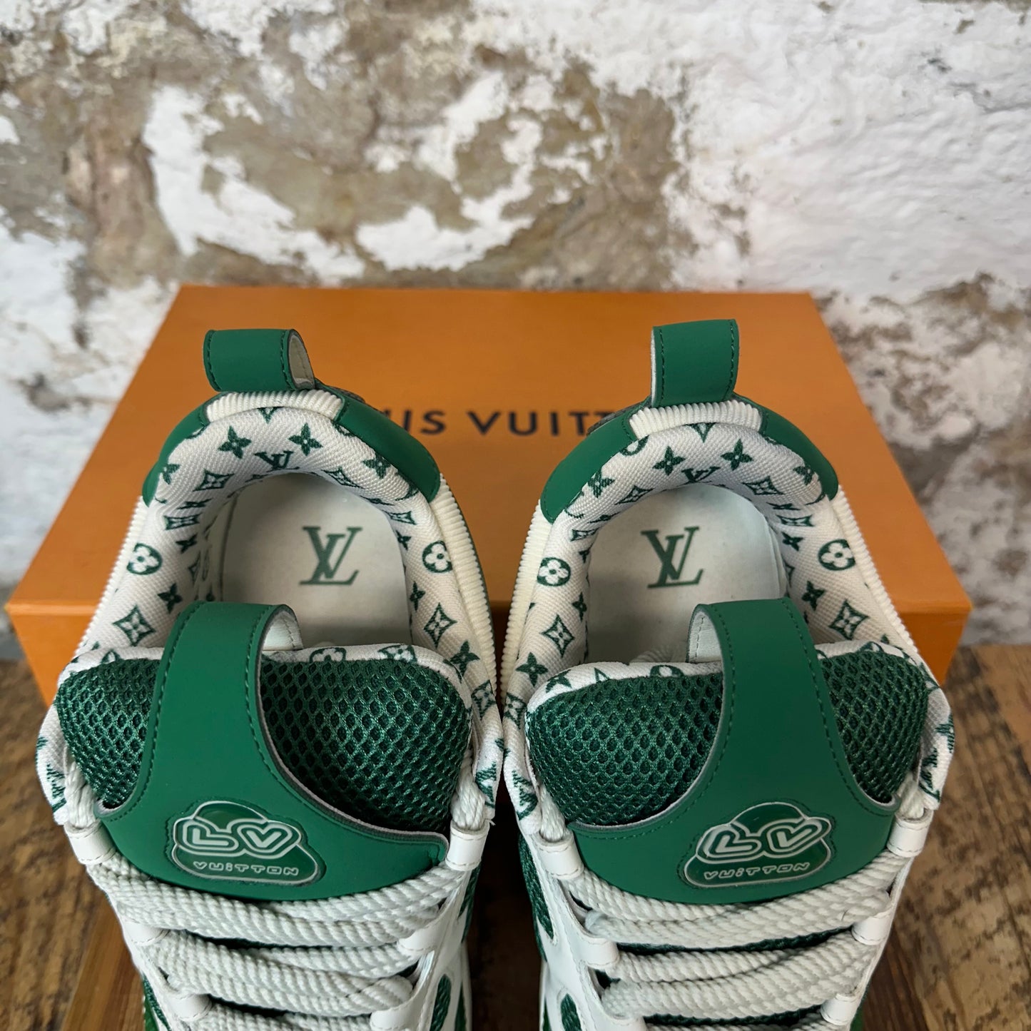 Louis Vuitton Green White Skate Sneaker Sz 9 (7.5LV)