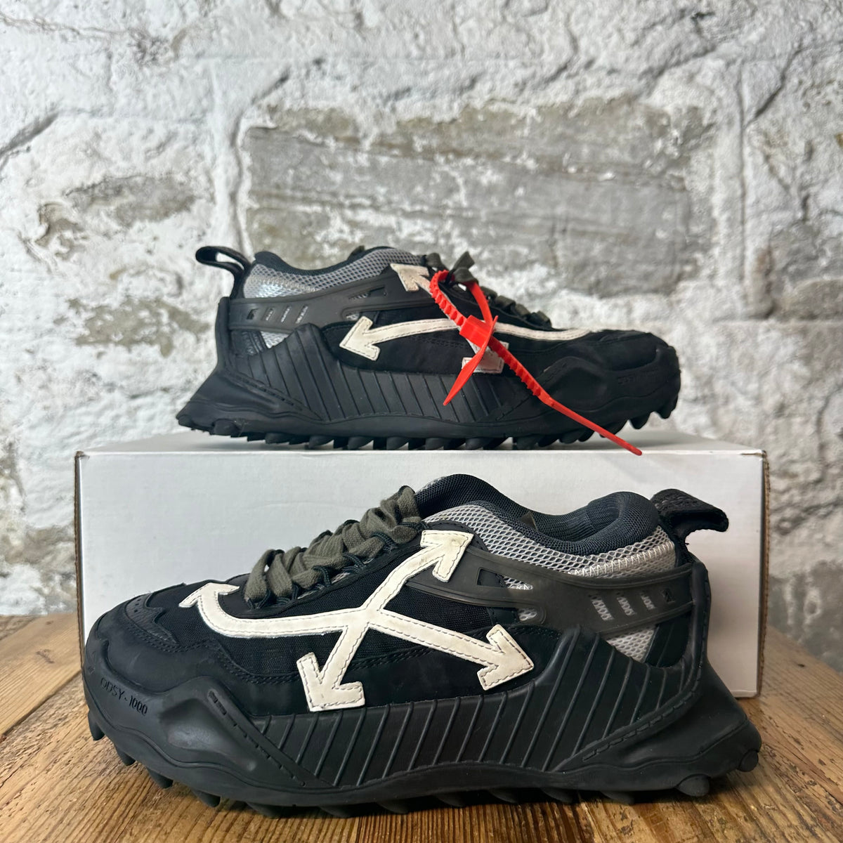 Off-White ODSY 1000 White Black Sneaker Sz 6.5 (39)