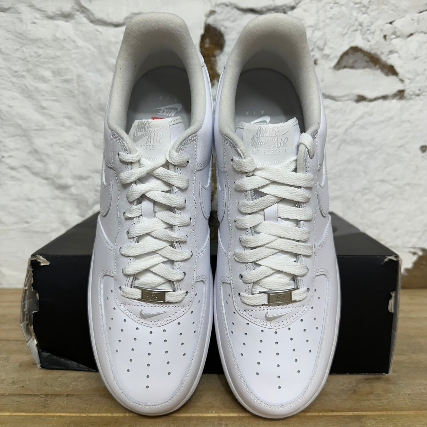 Nike Air Force 1 Low Supreme White Sz 10.5 DS