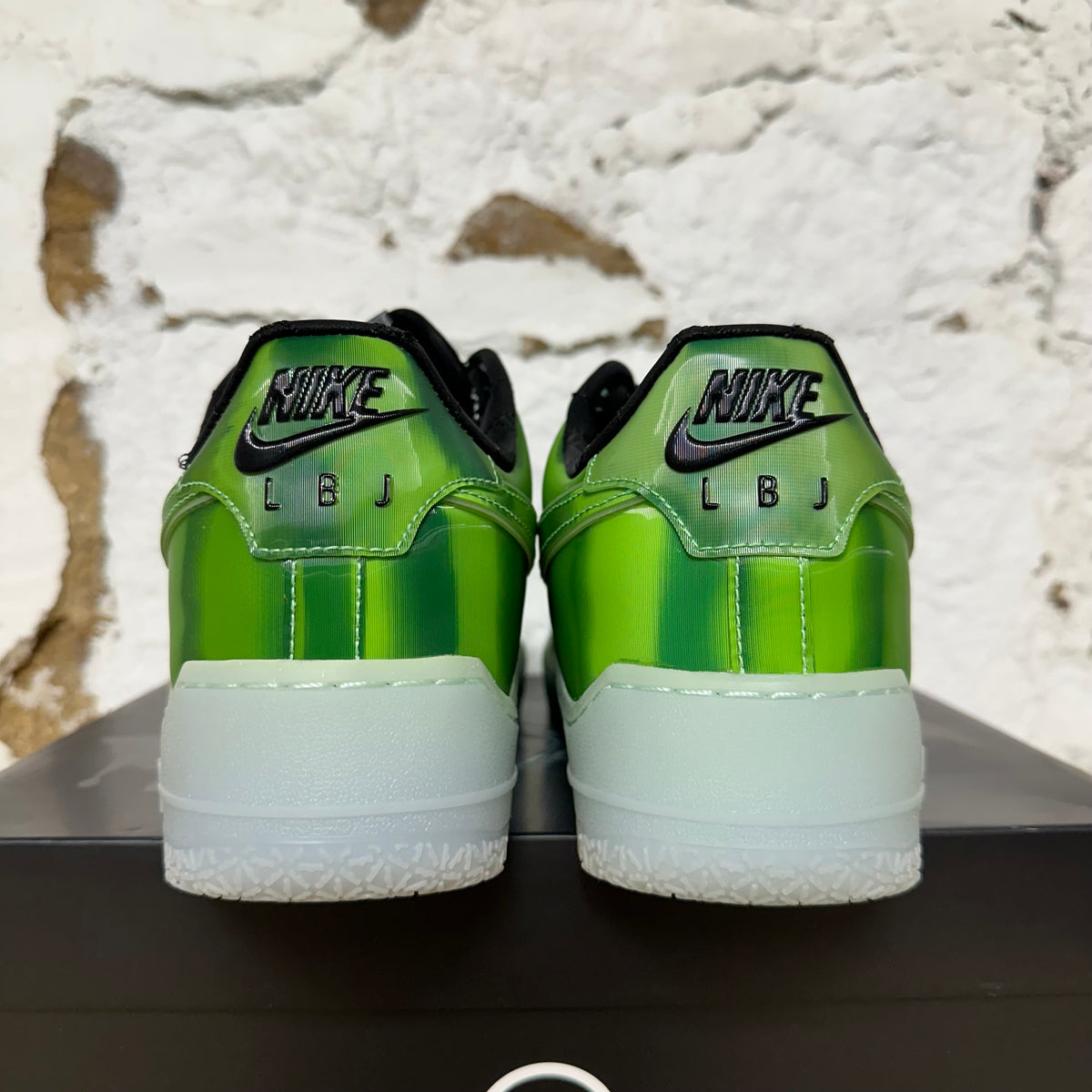 Nike Air Force 1 Low Lebron James LA Voltage Green Sz 11 DS