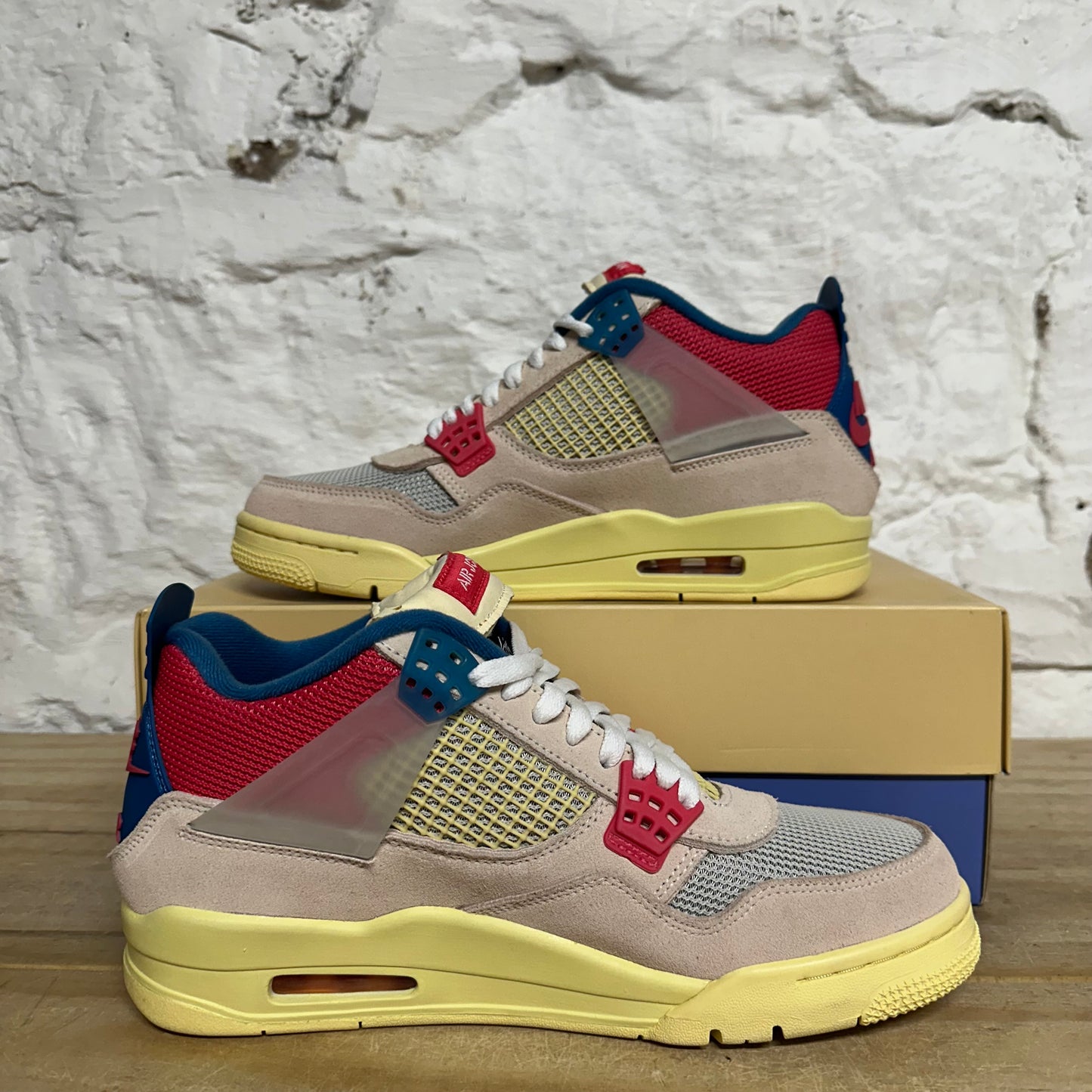 Air Jordan 4 Union Guava Ice Sz 9 DS