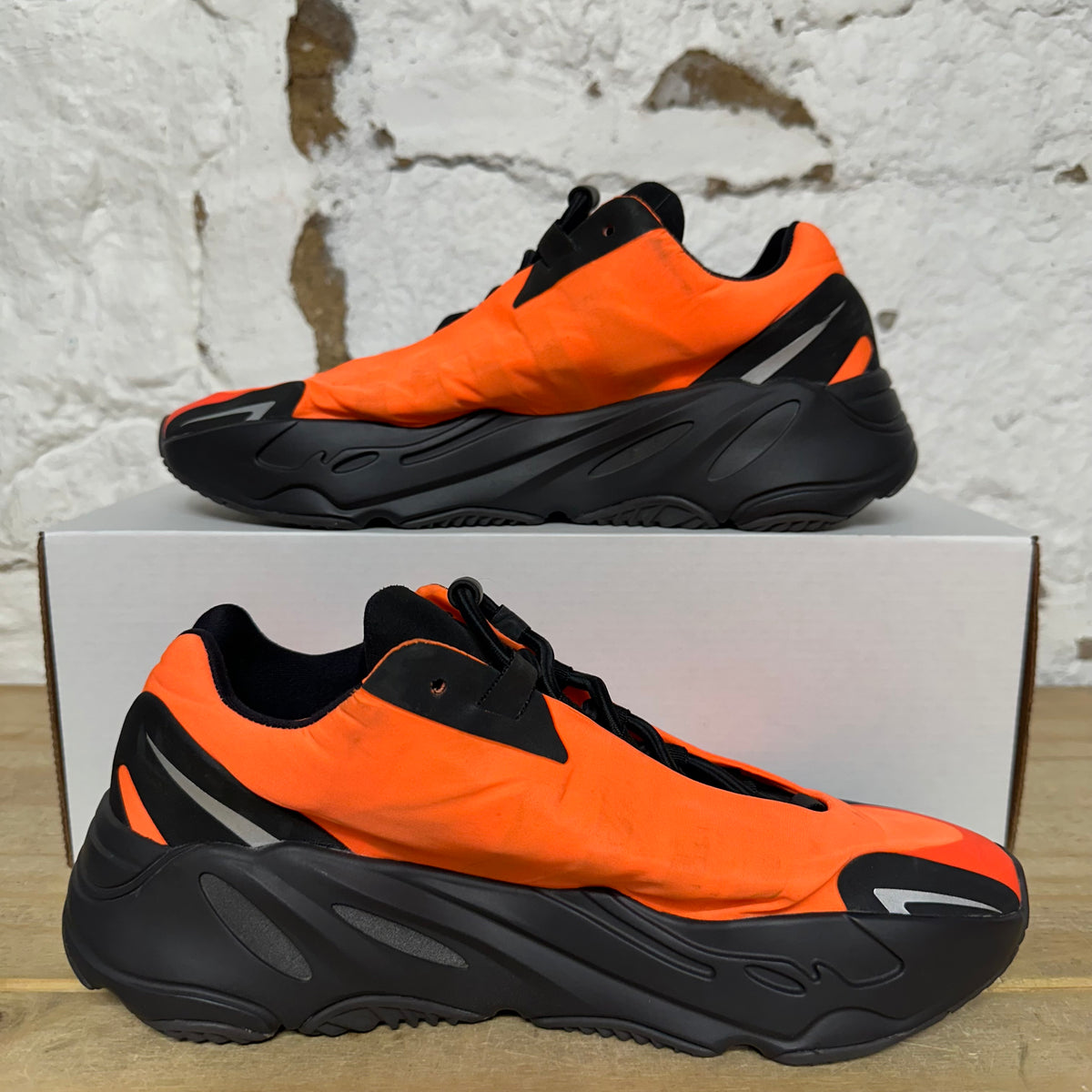 Yeezy 700 MNVN Orange Sz 8.5