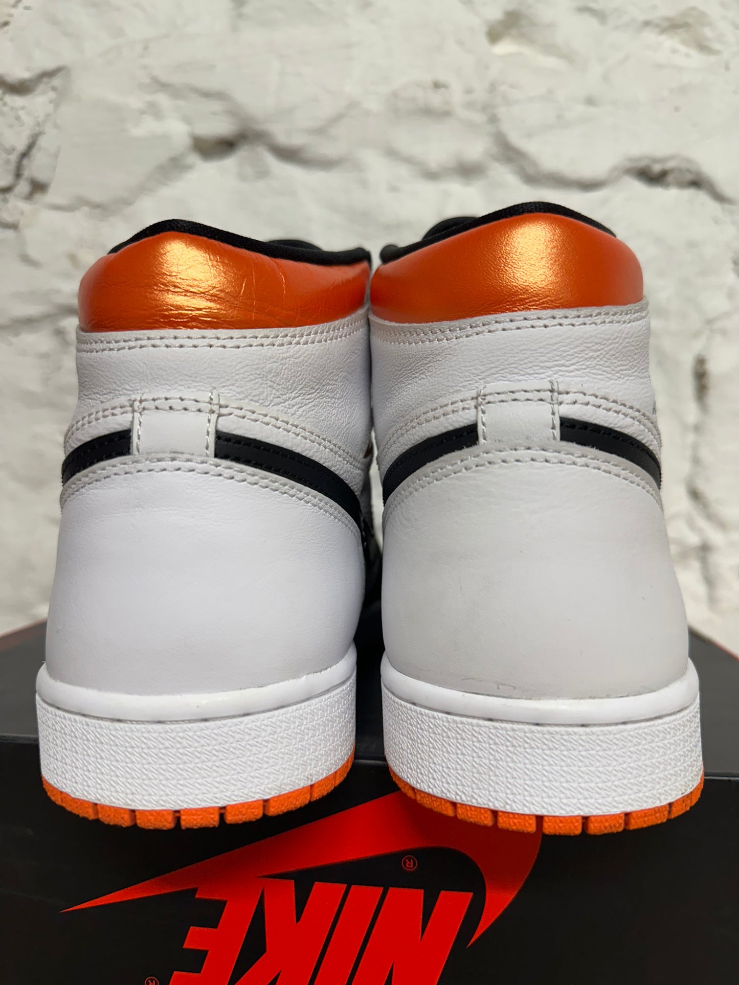 Air Jordan 1 High Electro Orange Sz 10