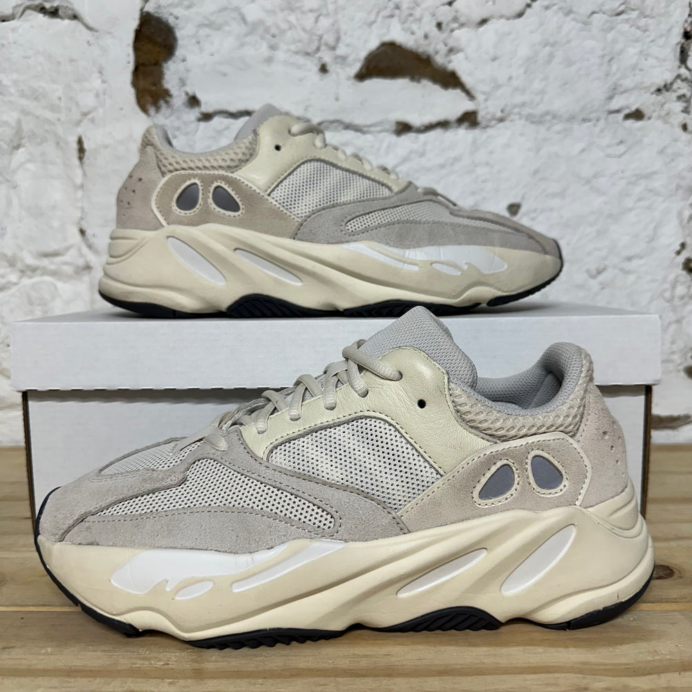 Yeezy 700 Analog Sz 9