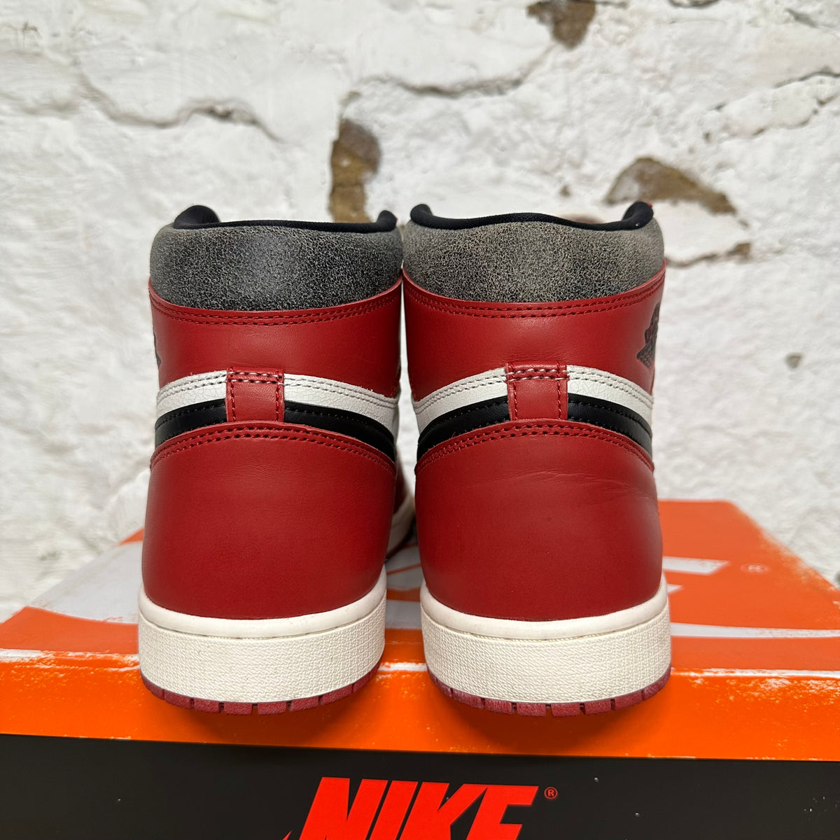 Air Jordan 1 High Chicago Lost & Found Sz 13