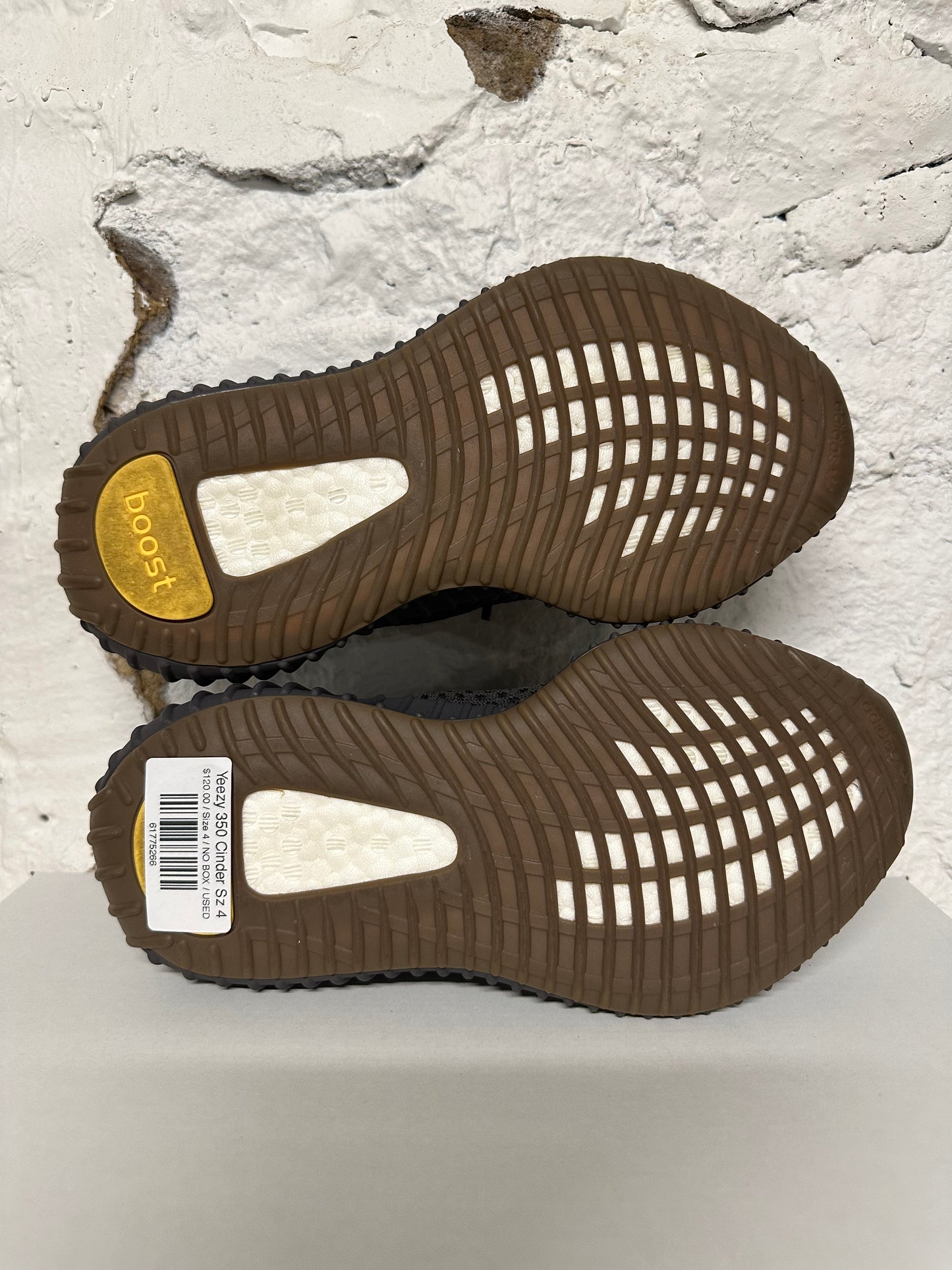Yeezy 350 Cinder Sz 4